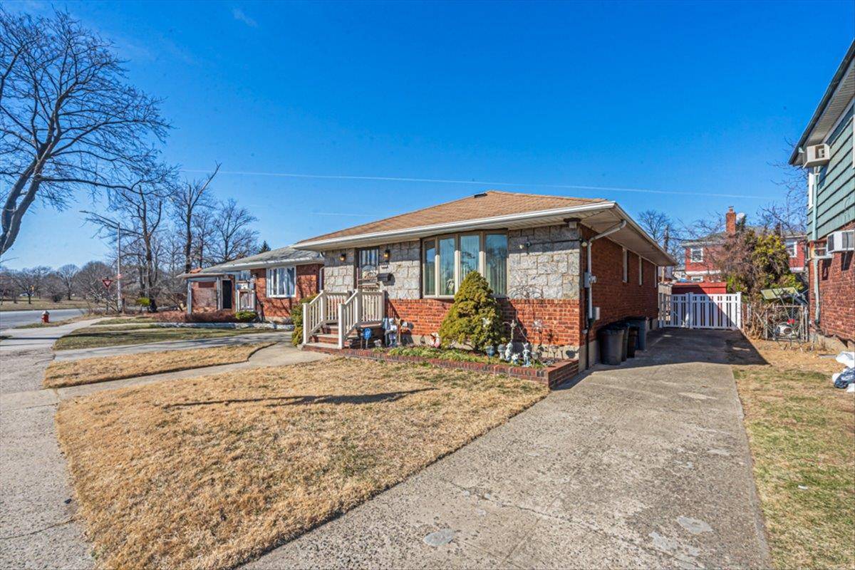 Ozone Park, NY 11417,95-19 N Conduit AVE