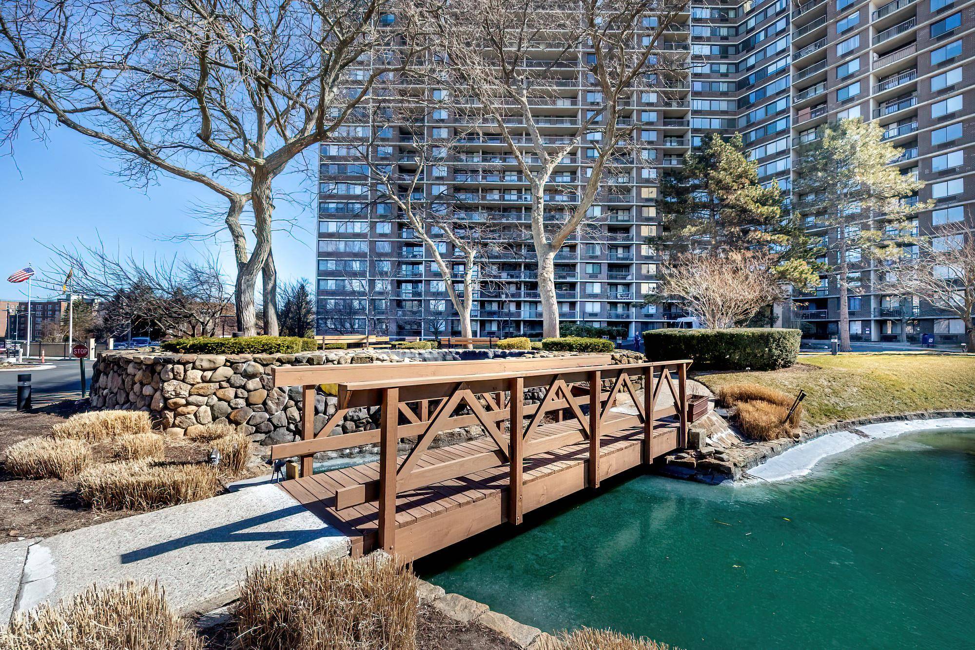 Bayside, NY 11360,2 Bay Club DR #19B