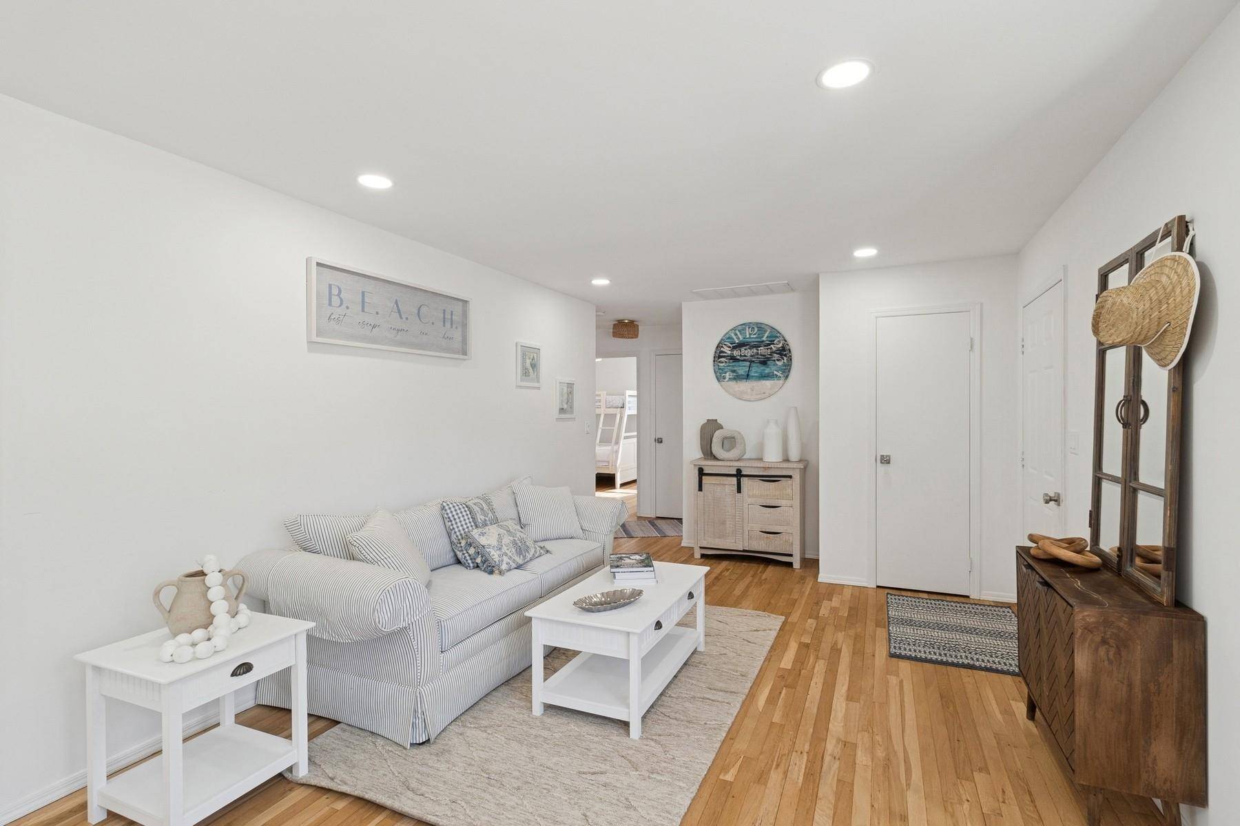 Westhampton Beach, NY 11978,6 Bishop PL