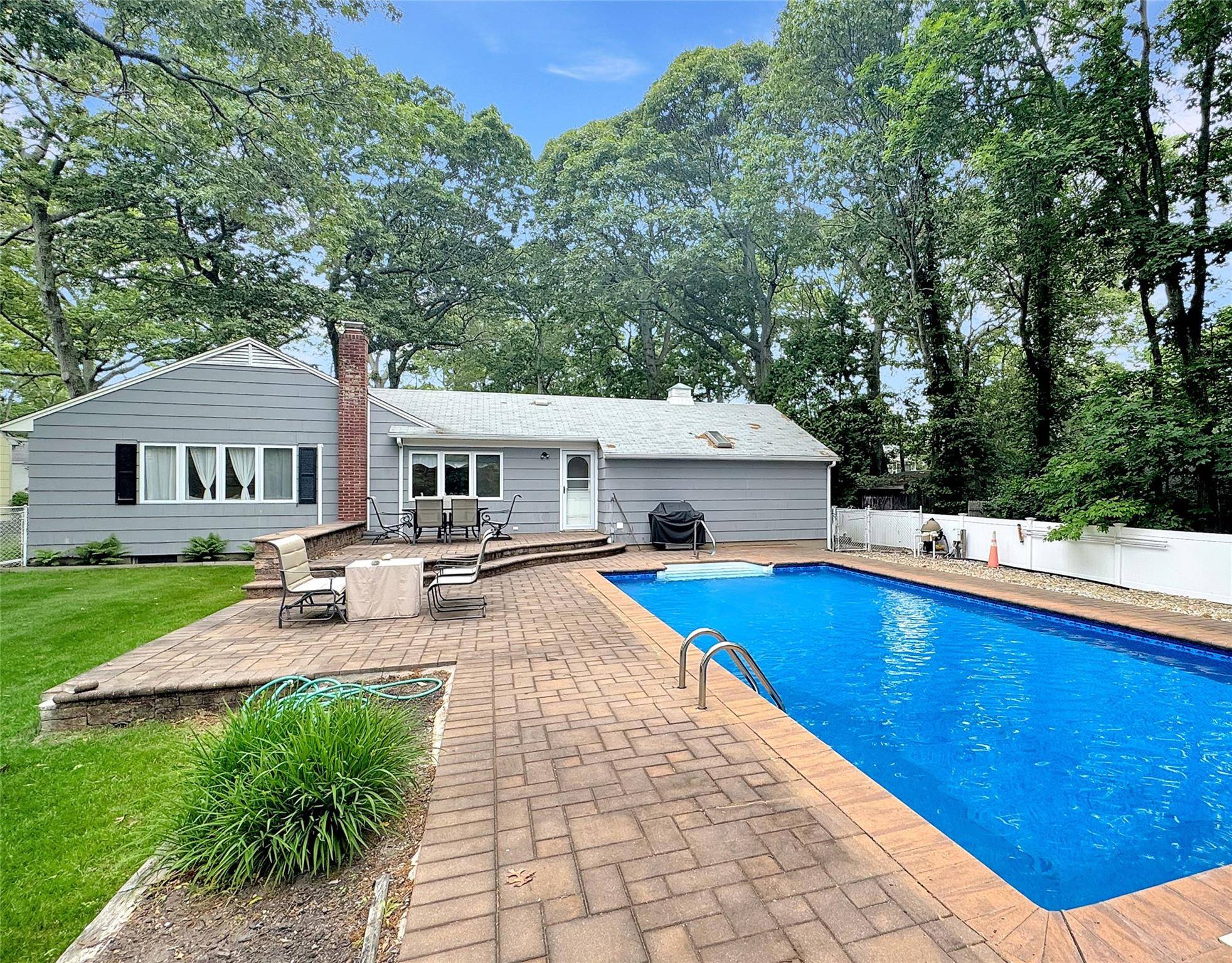Cutchogue, NY 11935,1400 Track AVE