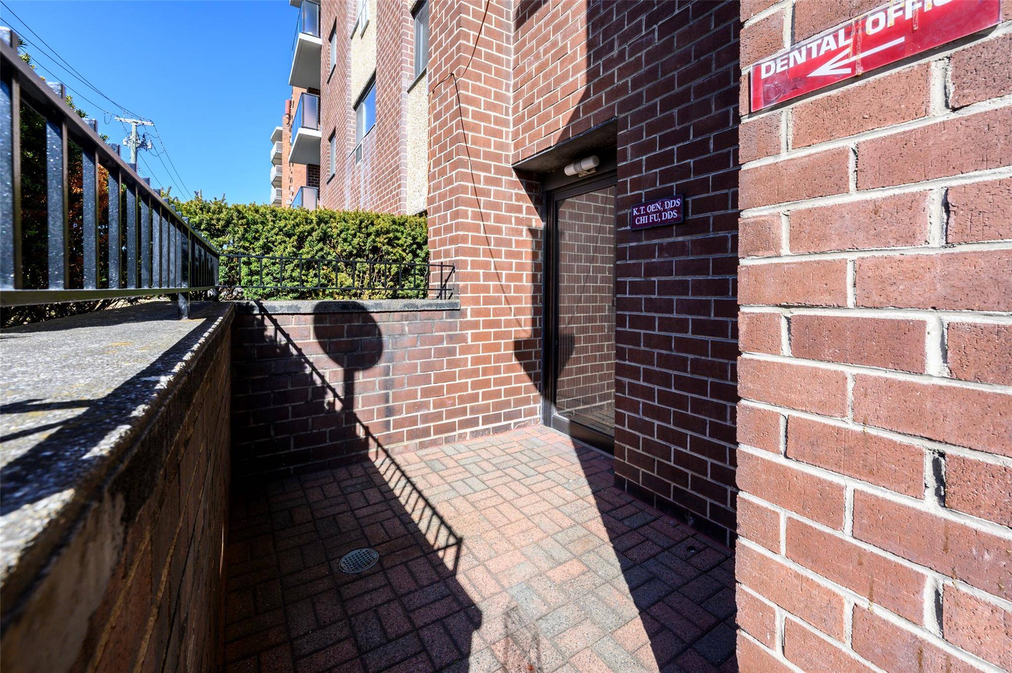 Port Chester, NY 10573,395 Westchester AVE #LC / Office