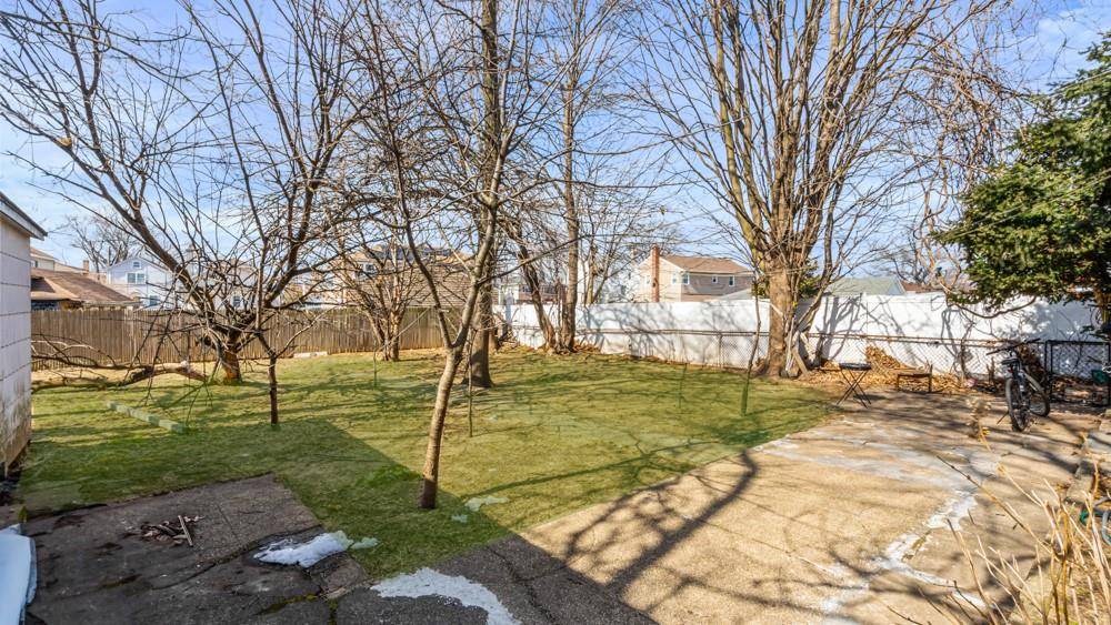 Elmont, NY 11003,74 Lehrer AVE