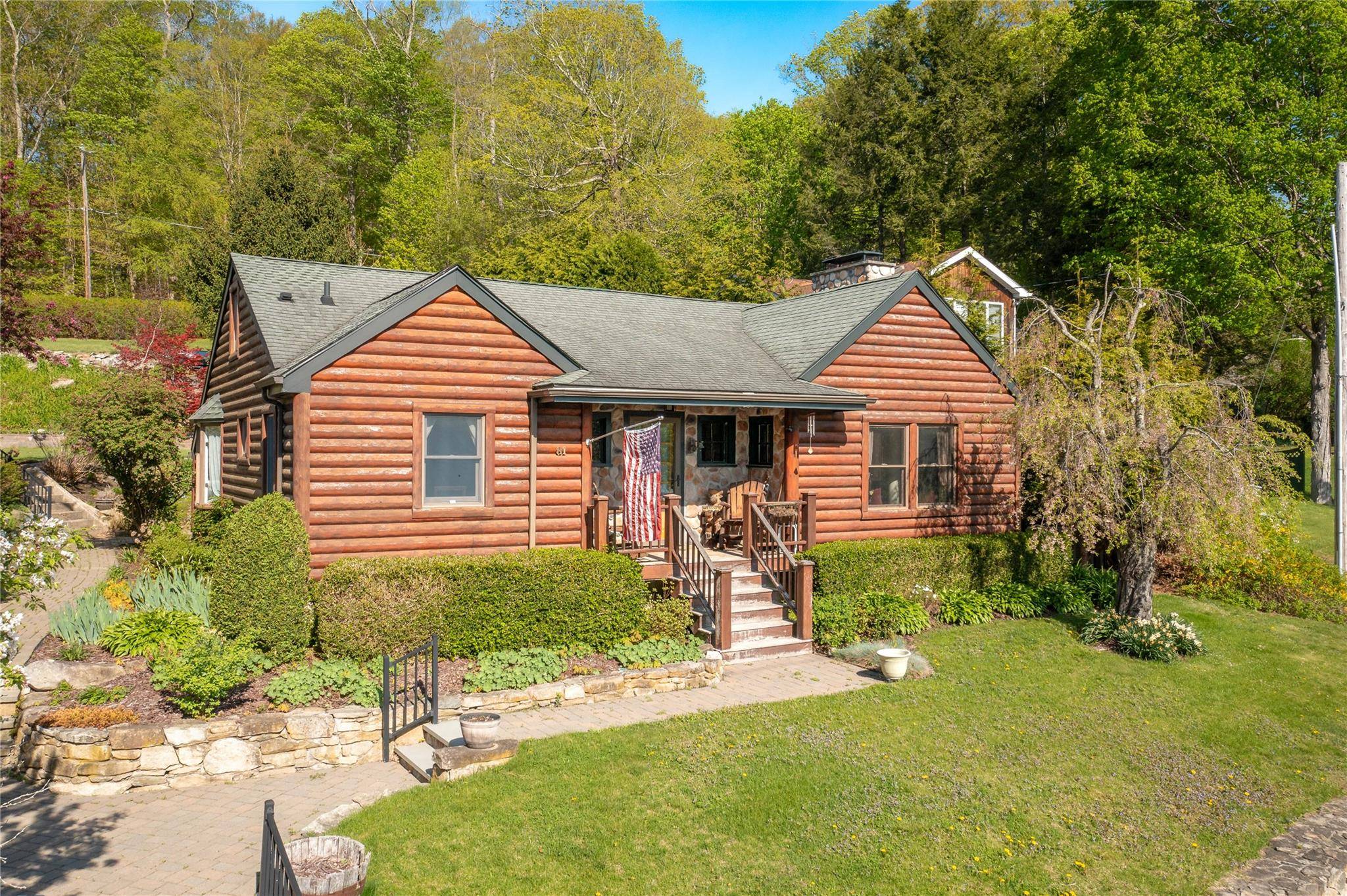 Holmes, NY 12531,81 Lakeview DR