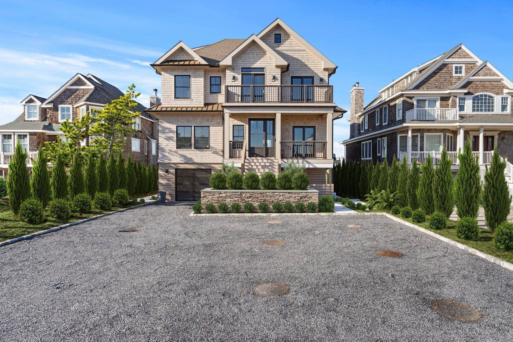 Westhampton Dunes, NY 11978,686 Dune RD