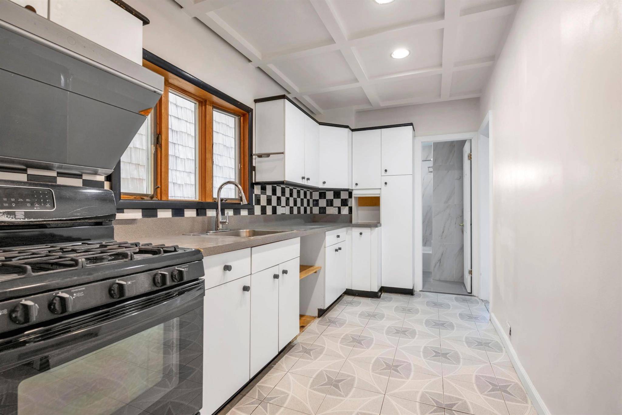 Maspeth, NY 11378,53-17 73rd ST