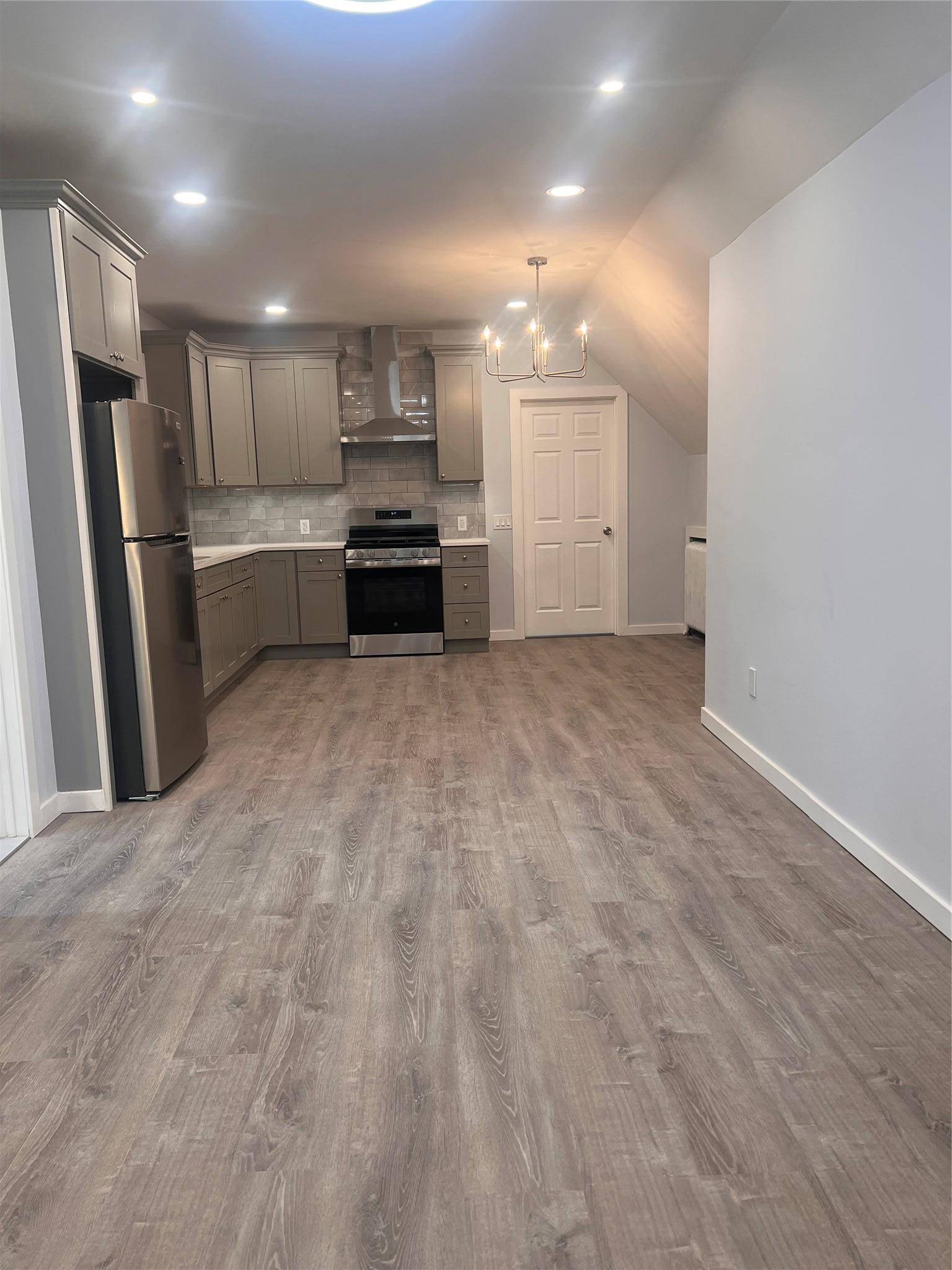Yonkers, NY 10703,77 Waring PL #3