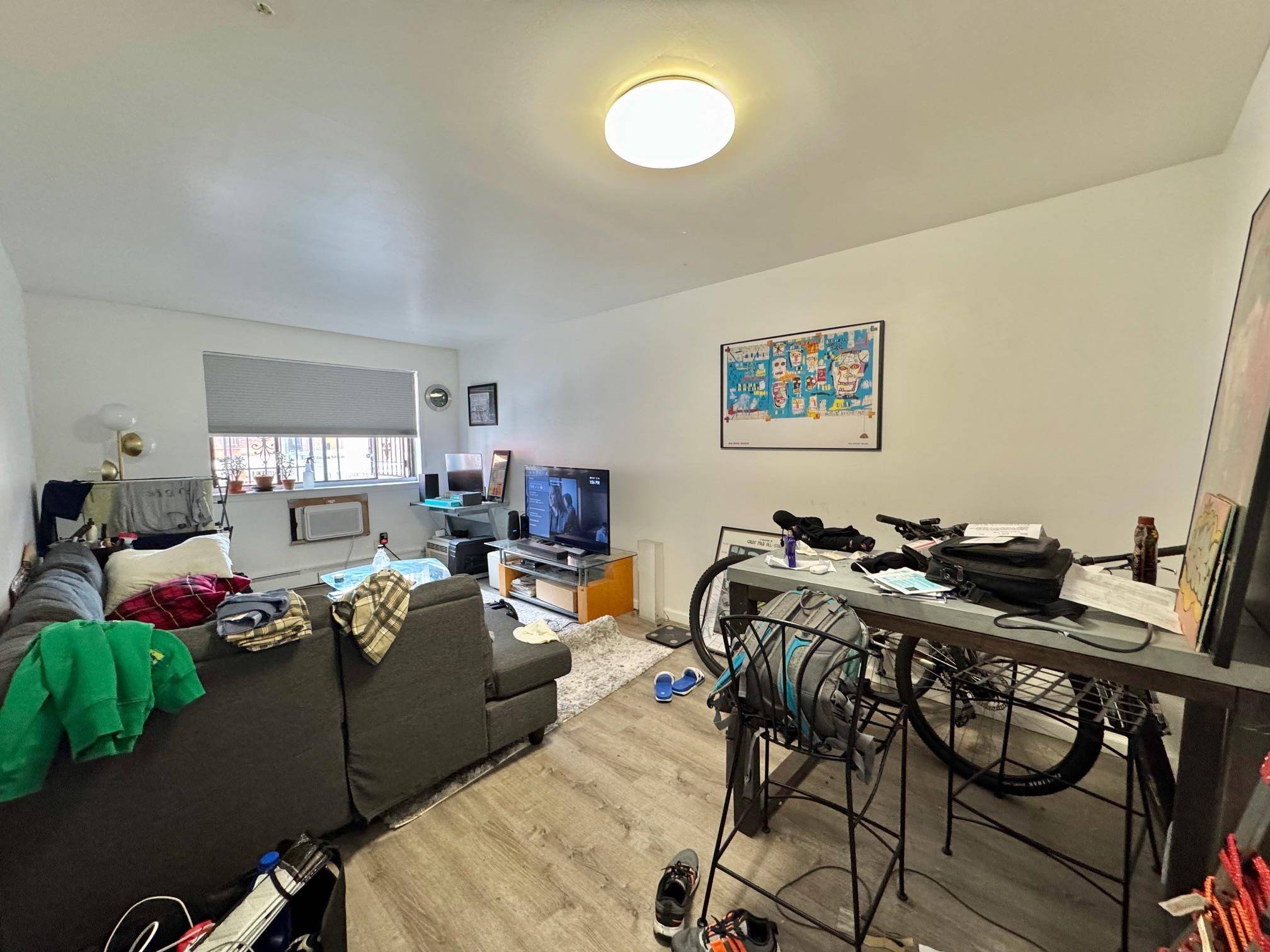 Elmhurst, NY 11373,86-20 57th RD