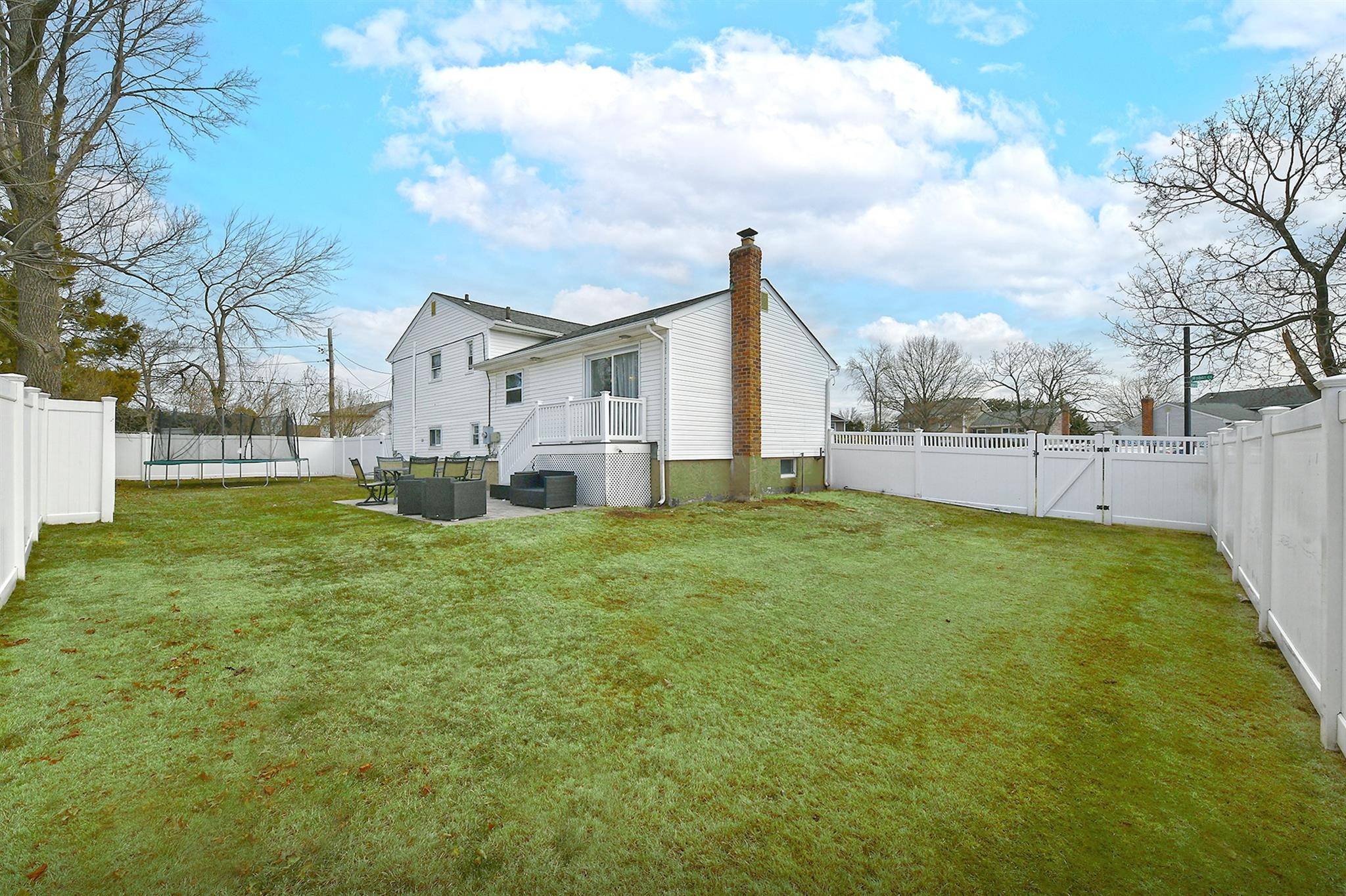 Bethpage, NY 11714,1 Robin CT