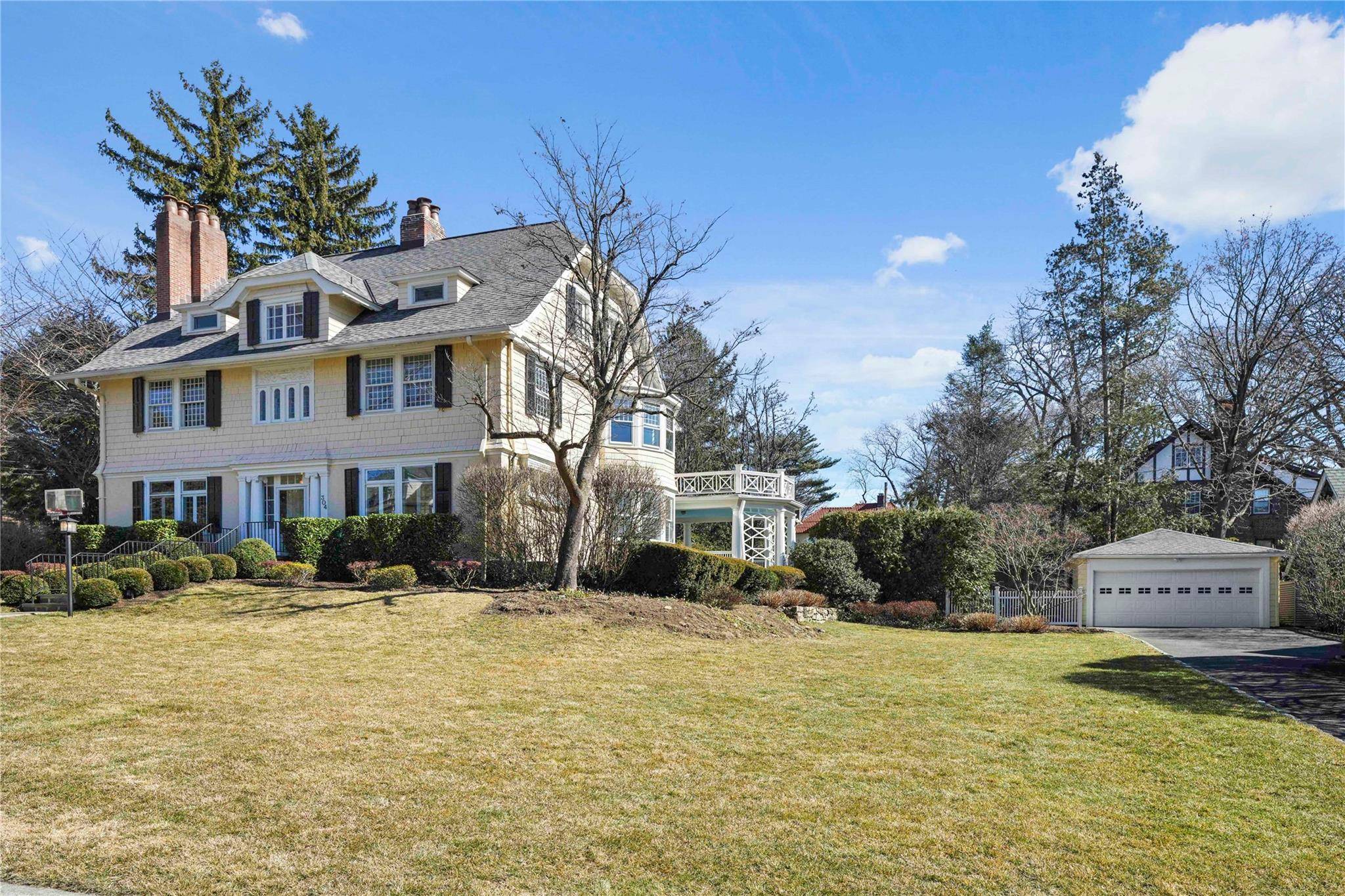 Pelham, NY 10803,304 Loring AVE