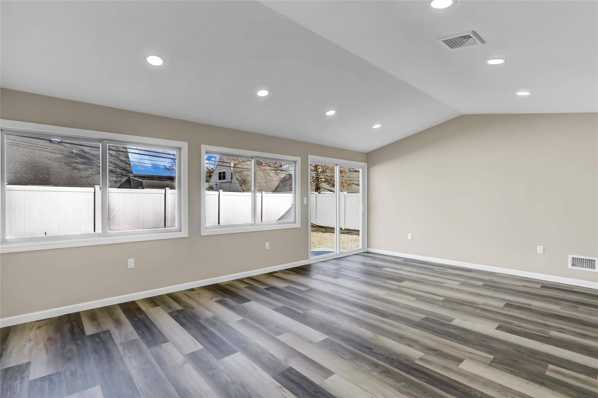 Wantagh, NY 11793,43 Deep LN