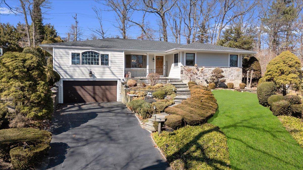 Plainview, NY 11803,60 Ridge DR