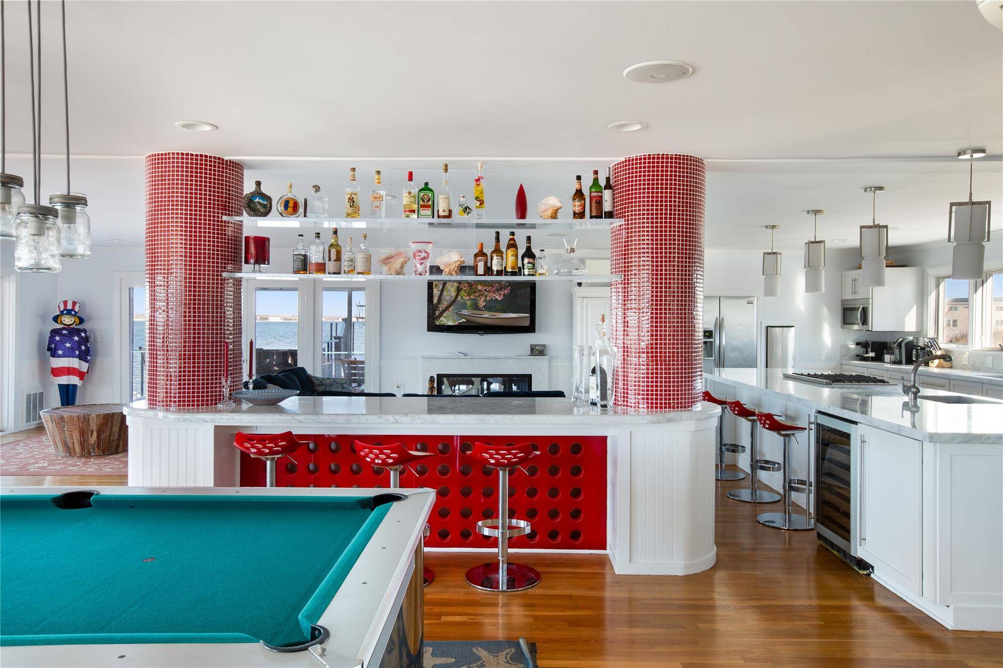Westhampton Beach, NY 11978,570 Dune RD