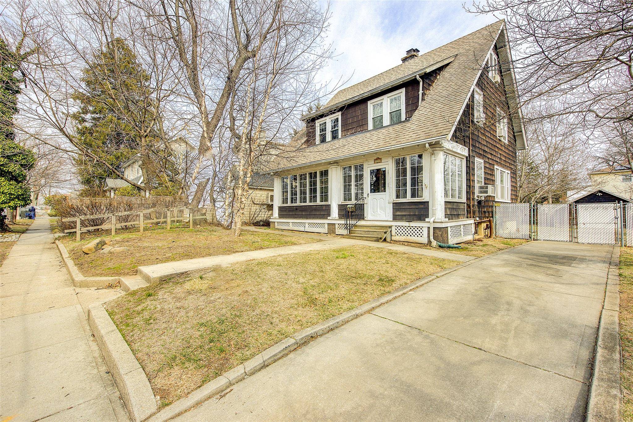 Bayside, NY 11361,33-53 210 Street