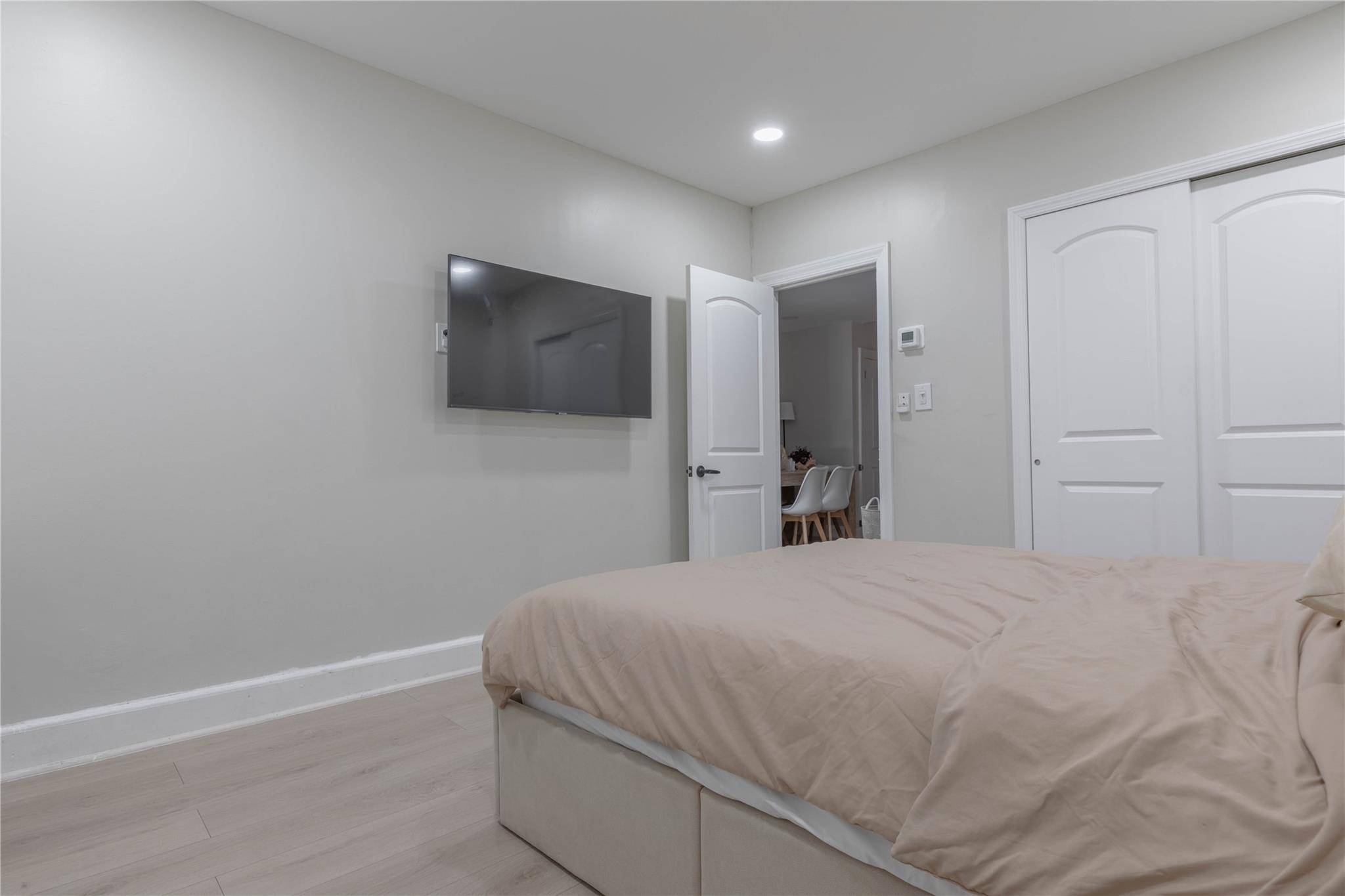 Jackson Heights, NY 11372,34-31 73rd ST