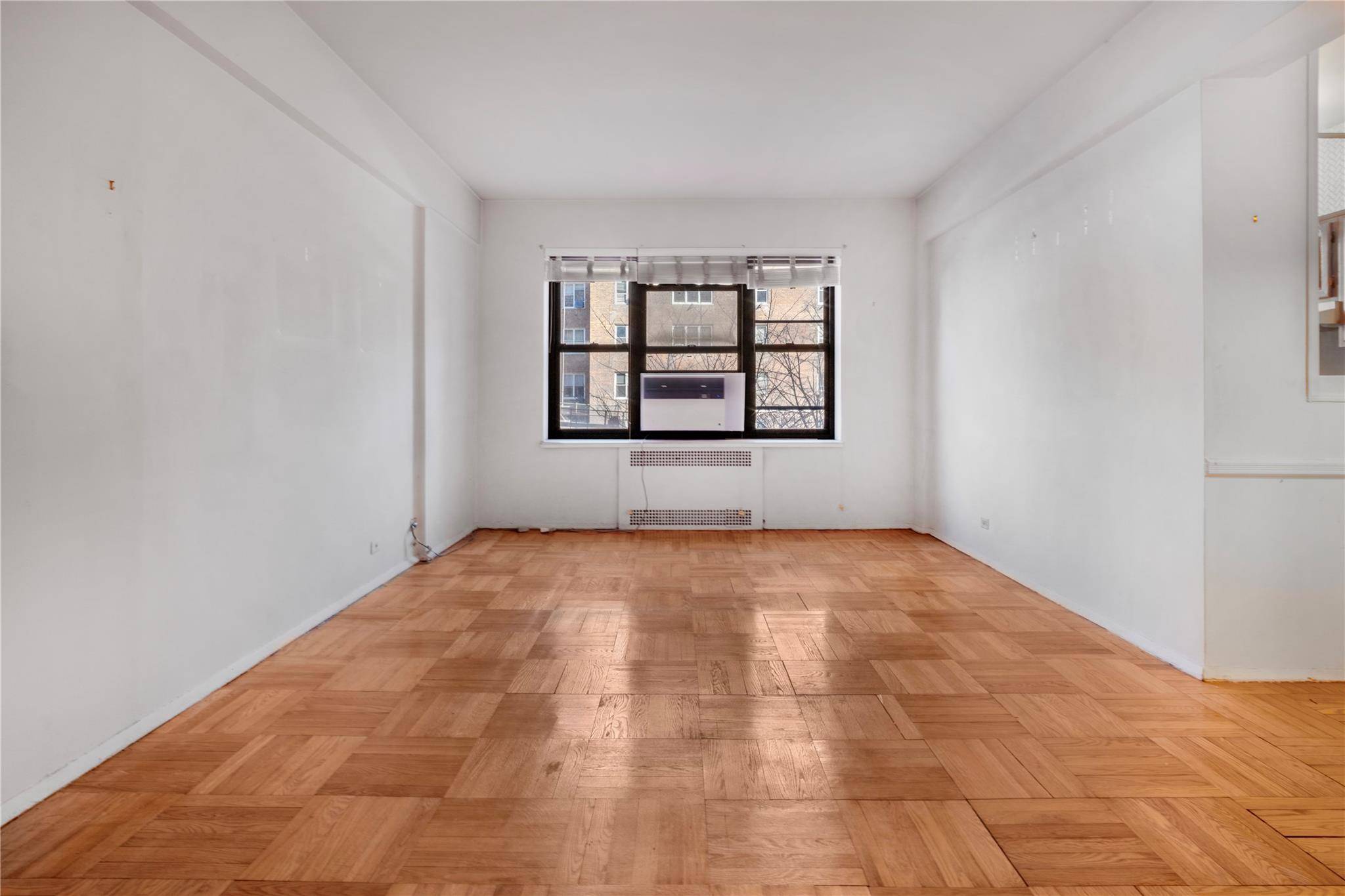 Forest Hills, NY 11375,67-76 Booth ST #2F