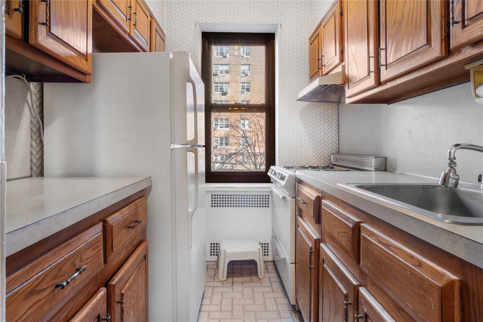Forest Hills, NY 11375,67-76 Booth ST #2F