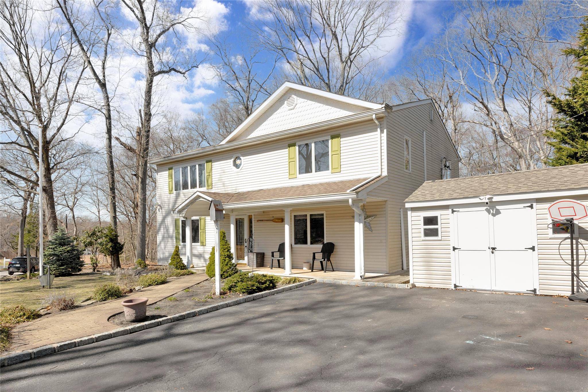 Kings Park, NY 11754,35 Daisy DR