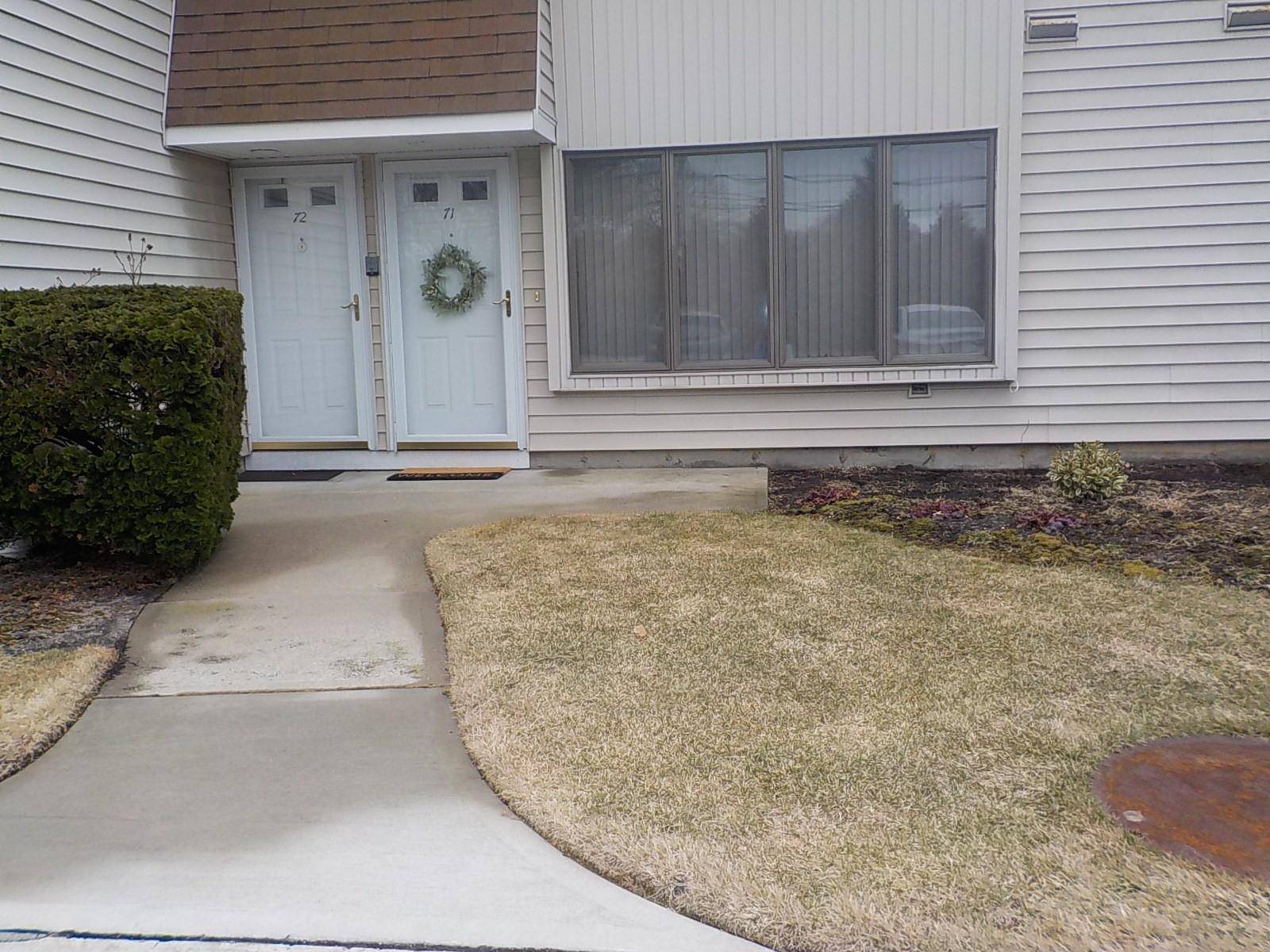 East Islip, NY 11730,20 Laurel AVE #71