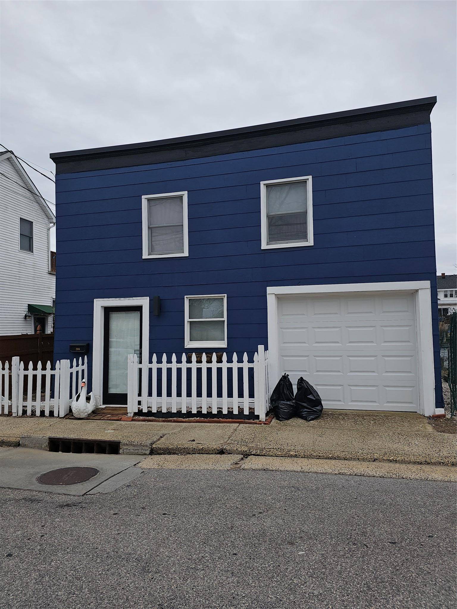 Freeport, NY 11520,208 Sportsmans AVE