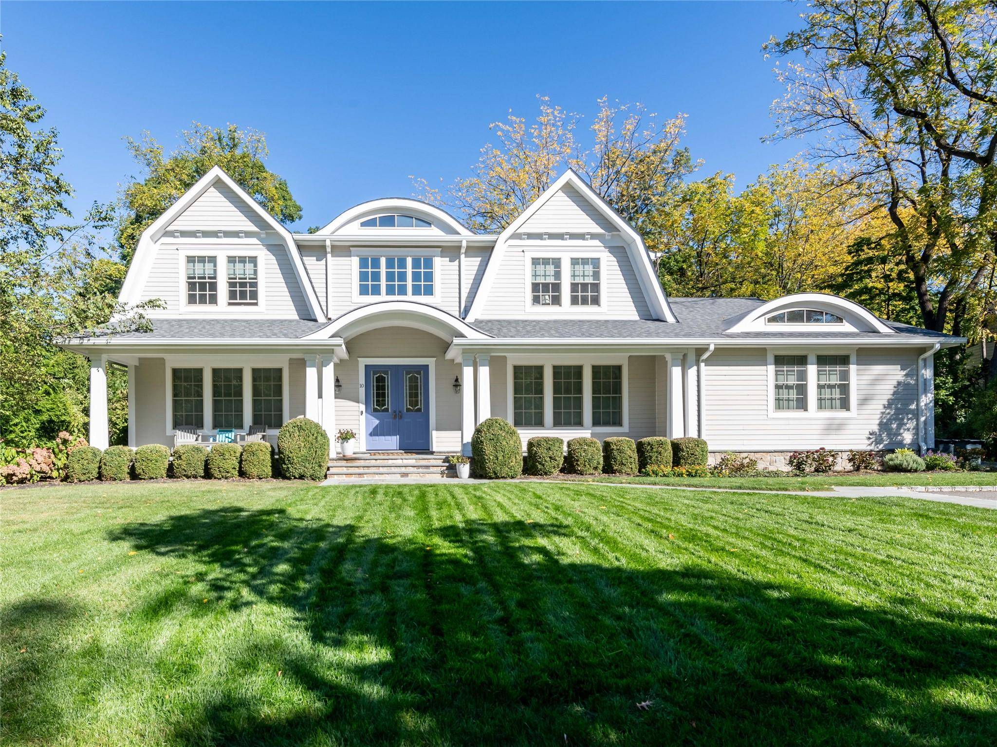 Roslyn, NY 11576,10 The Maples