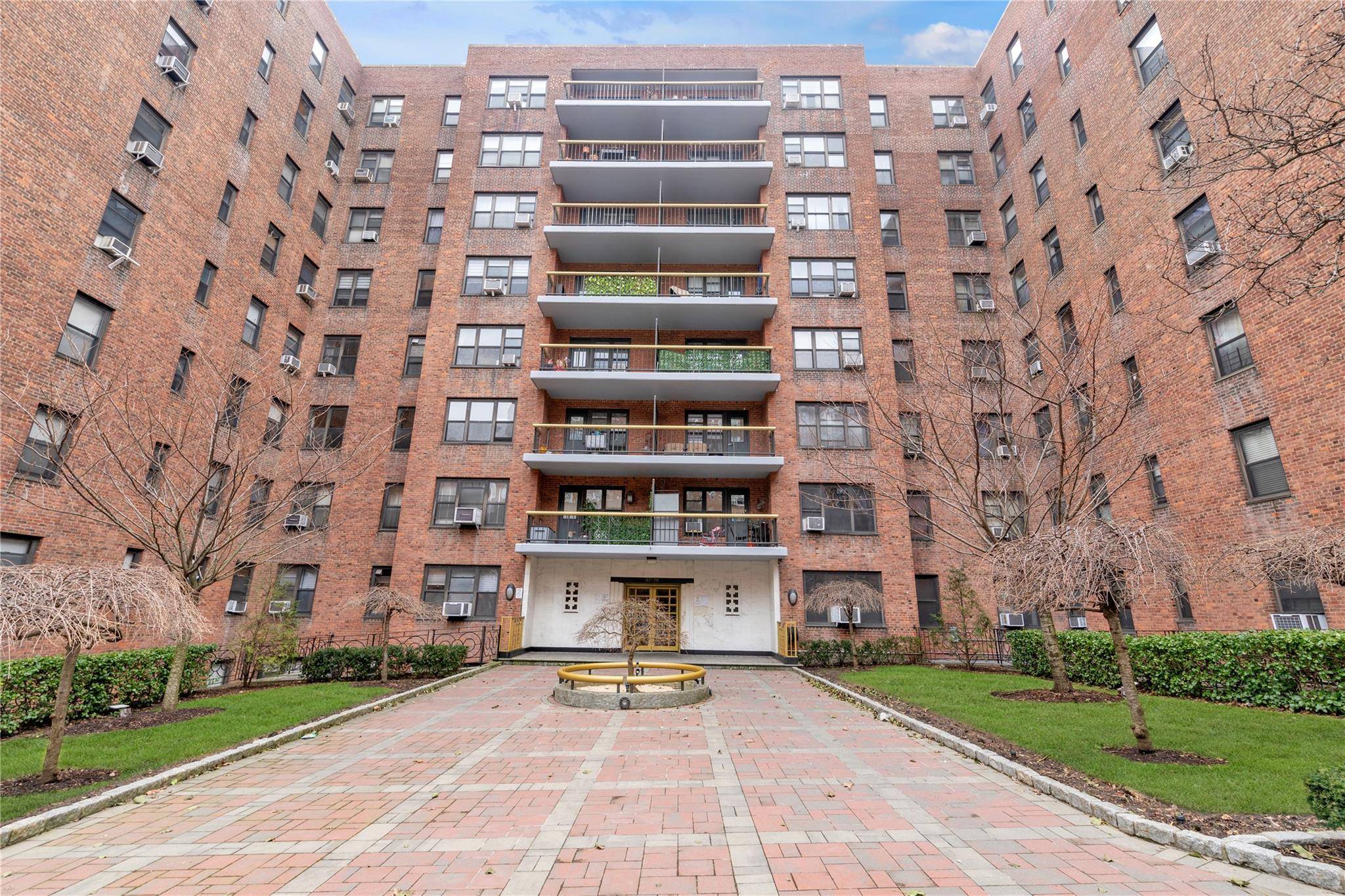 Forest Hills, NY 11375,67-76 Booth Street #7H