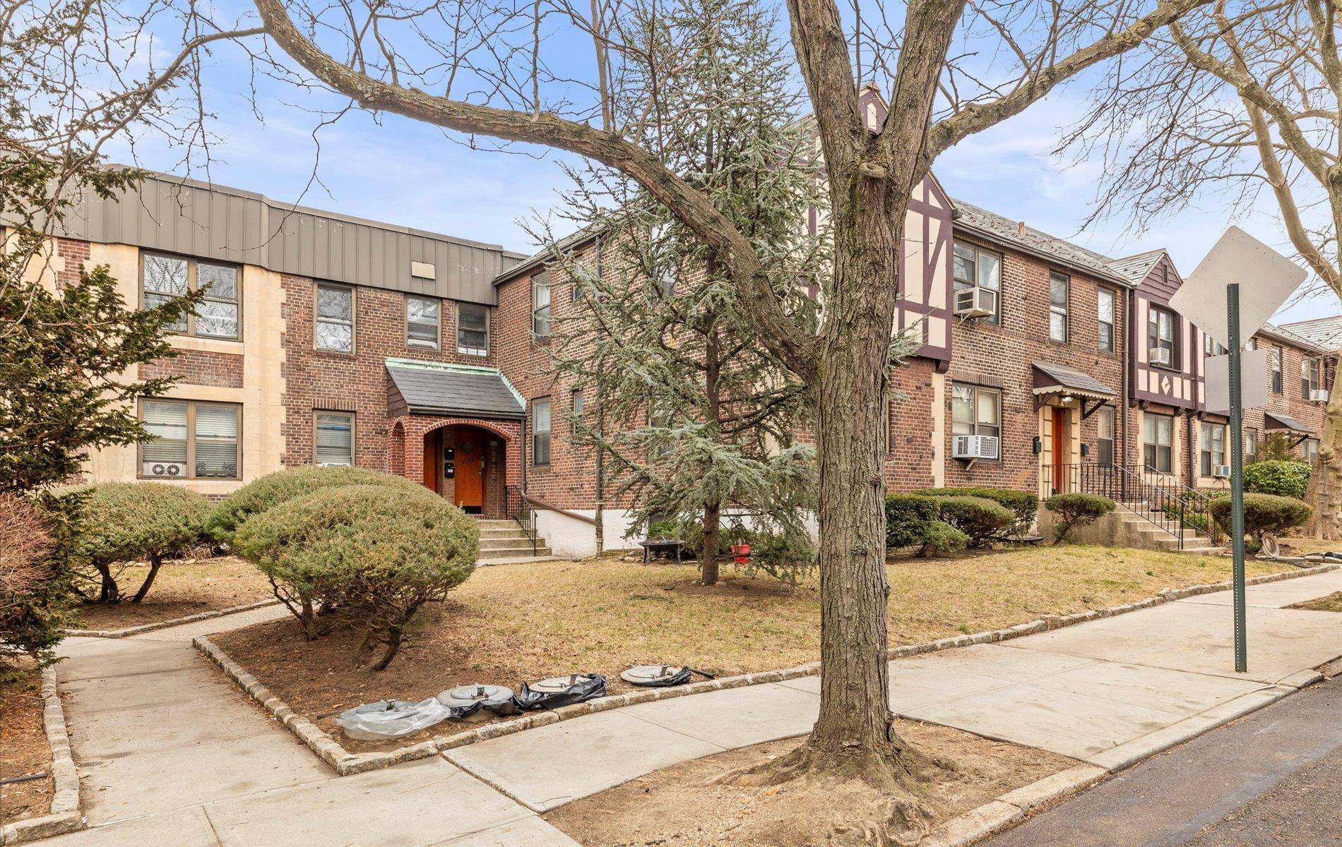 East Elmhurst, NY 11370,21-39 78th Street #C1