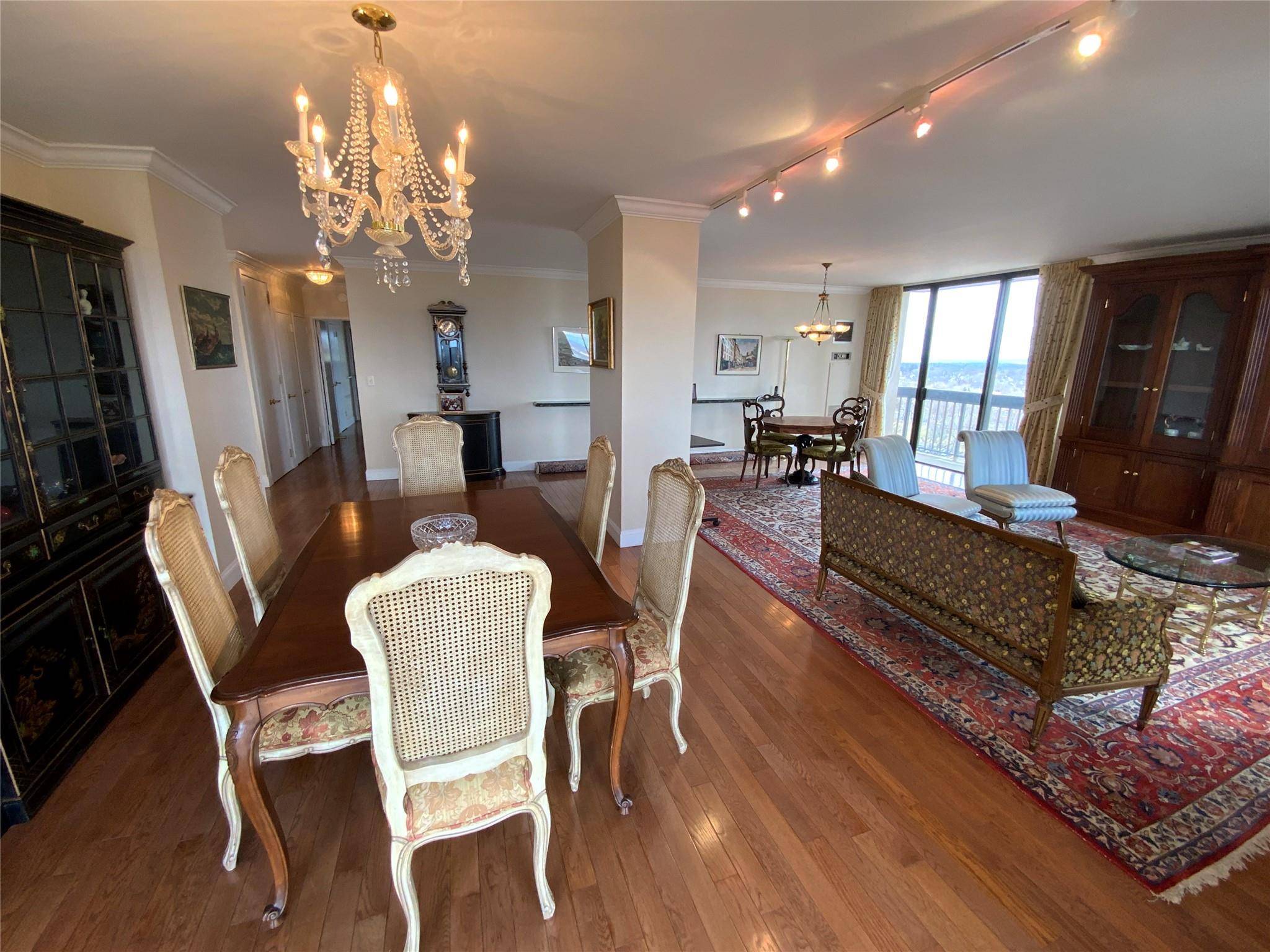 Floral Park, NY 11005,27010 Grand Central Parkway #14E