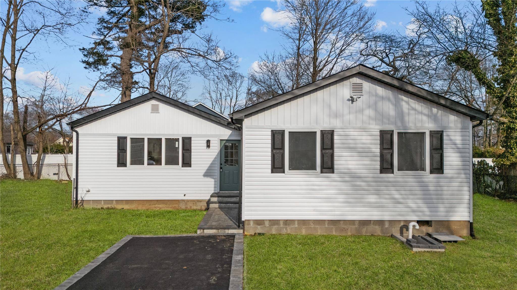 Central Islip, NY 11722,26 Peters BLVD