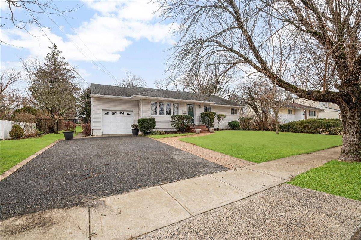 Syosset, NY 11791,36 Sherman DR