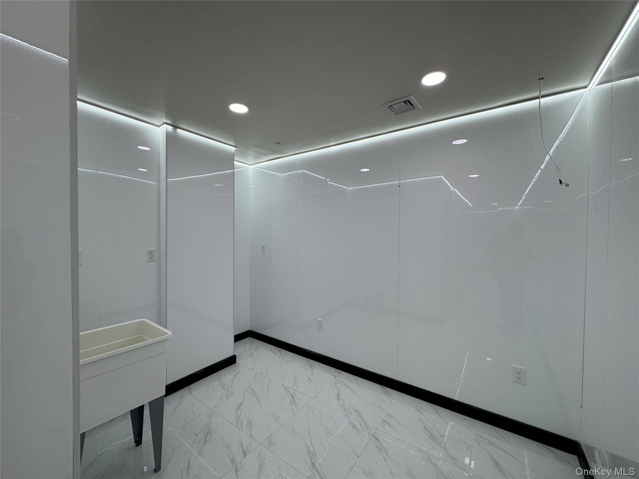 Flushing, NY 11354,142-28 38th AVE #Office