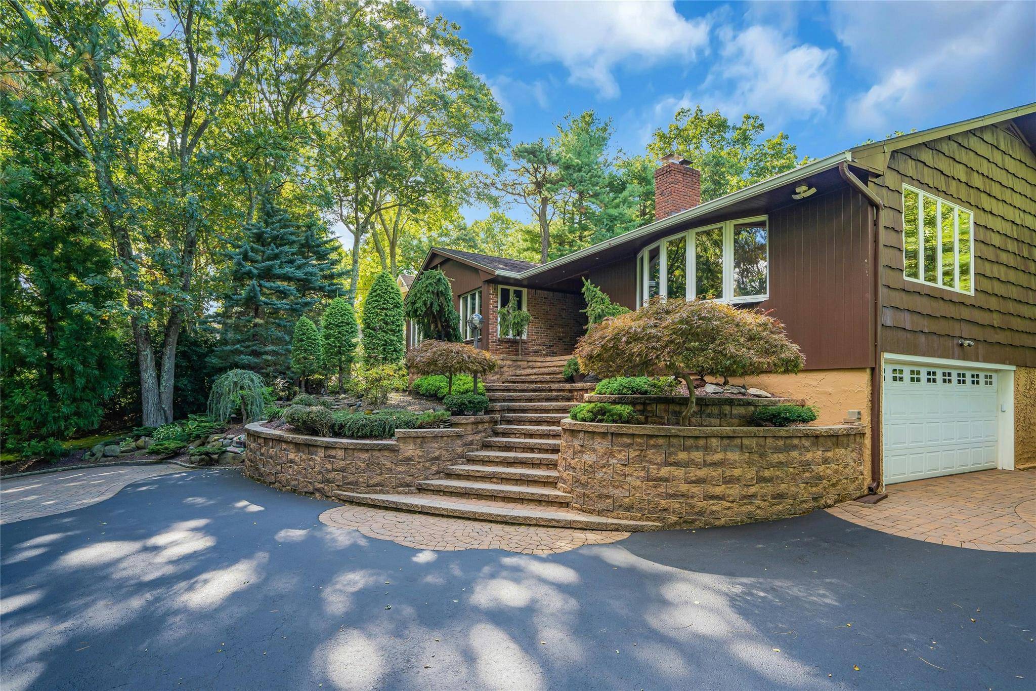 Smithtown, NY 11787,62 Laurel DR