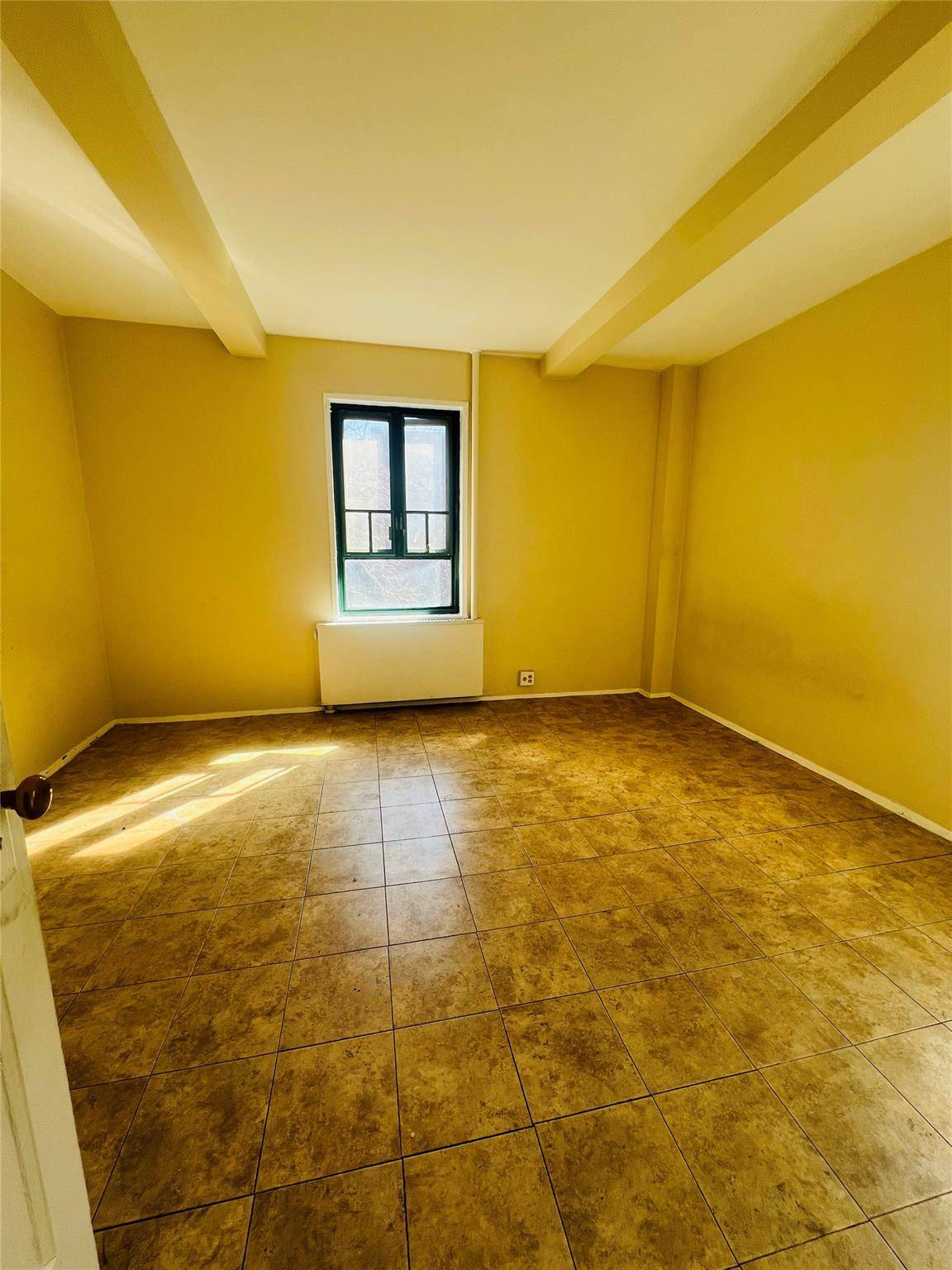 Bronx, NY 10462,2061 Saint Raymond AVE #4A
