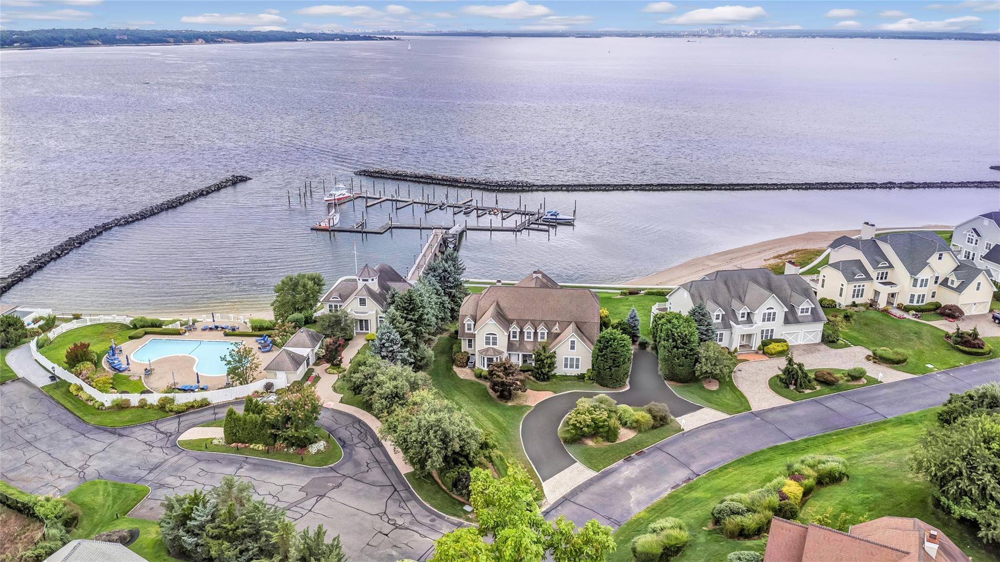 Glen Cove, NY 11542,48 Pembroke DR