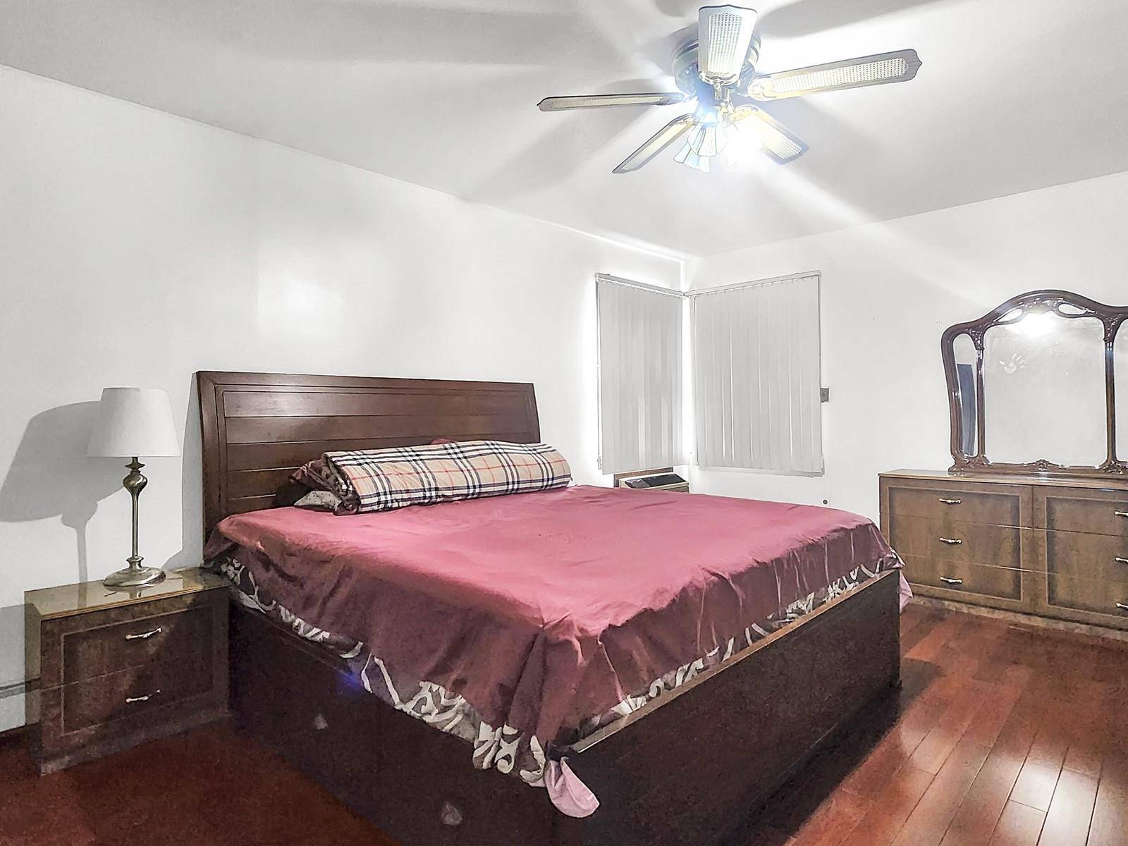 Flushing, NY 11355,130-18 60th AVE