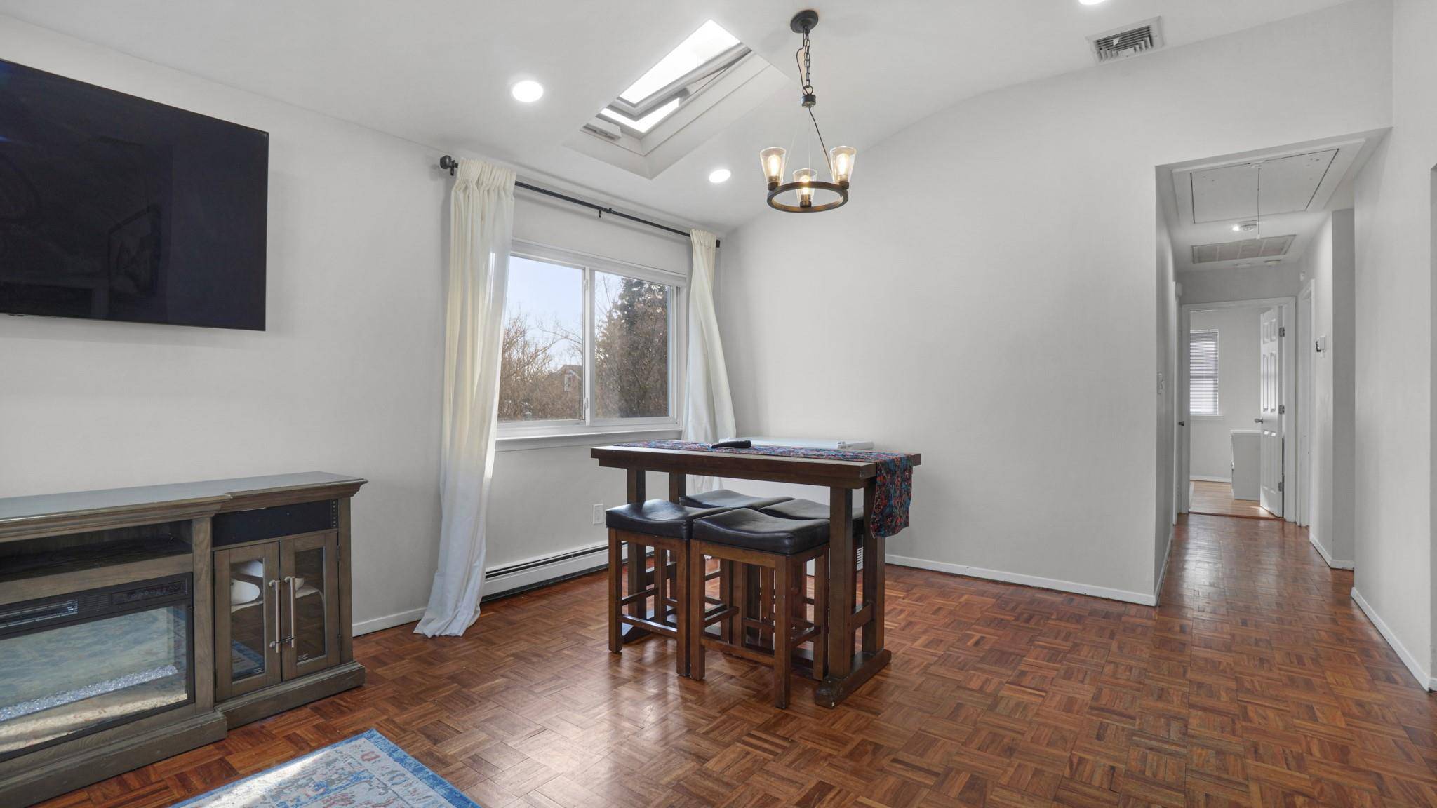 West Babylon, NY 11704,23 Madeline LN