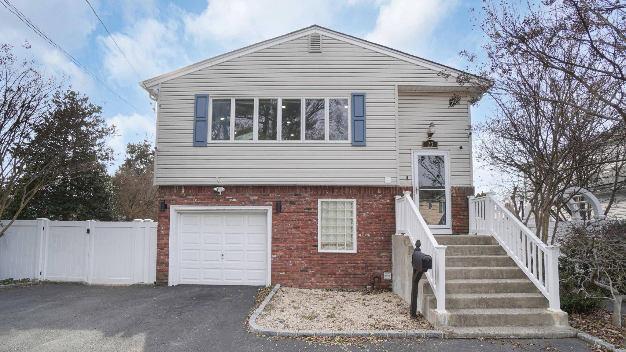 West Babylon, NY 11704,23 Madeline LN