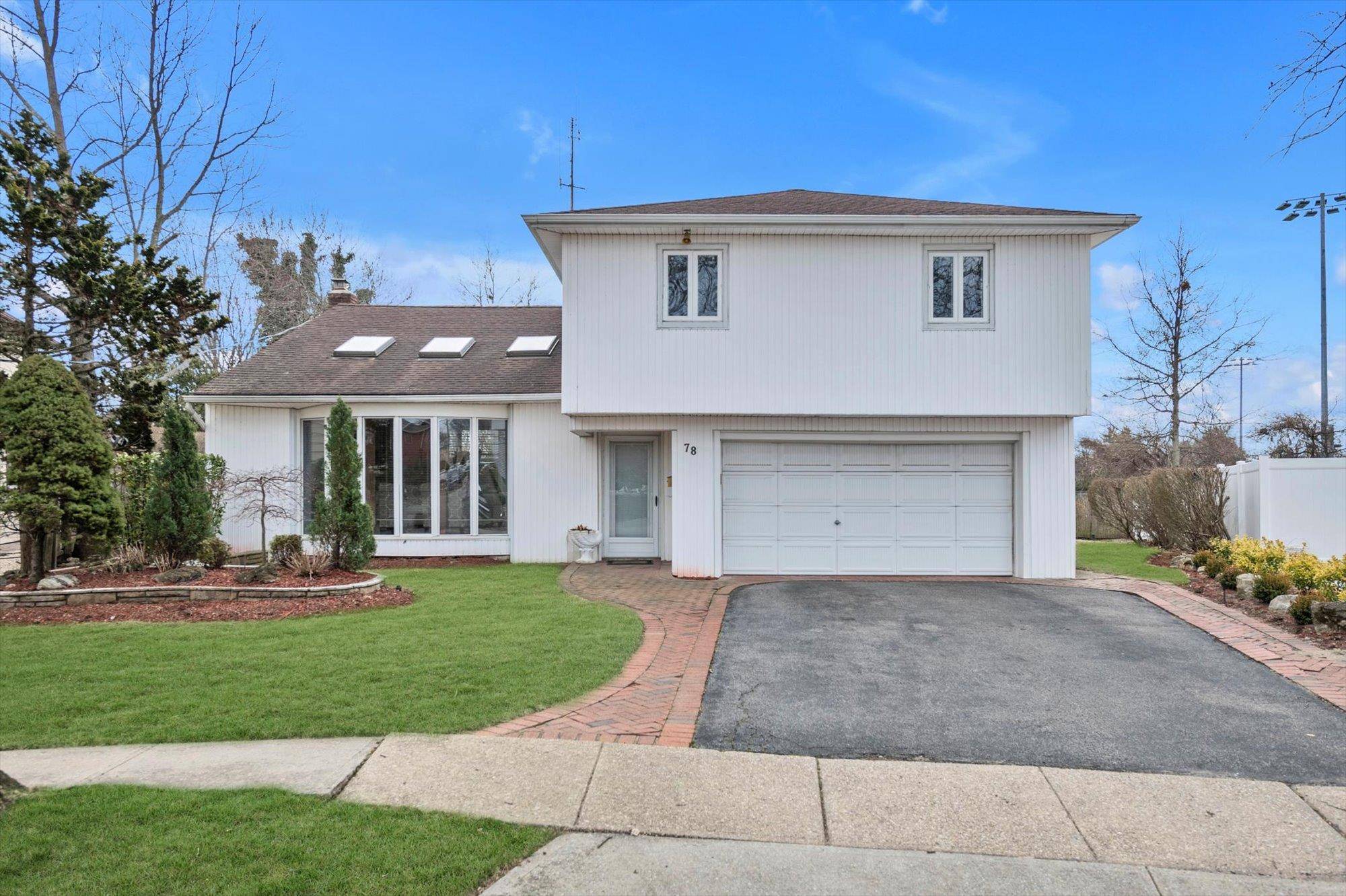 Hewlett, NY 11557,78 Newport DR