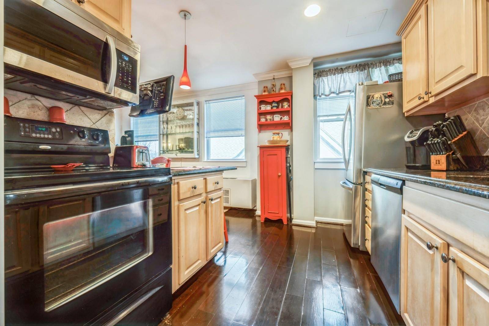 Rockville Centre, NY 11570,55 Clinton AVE #308