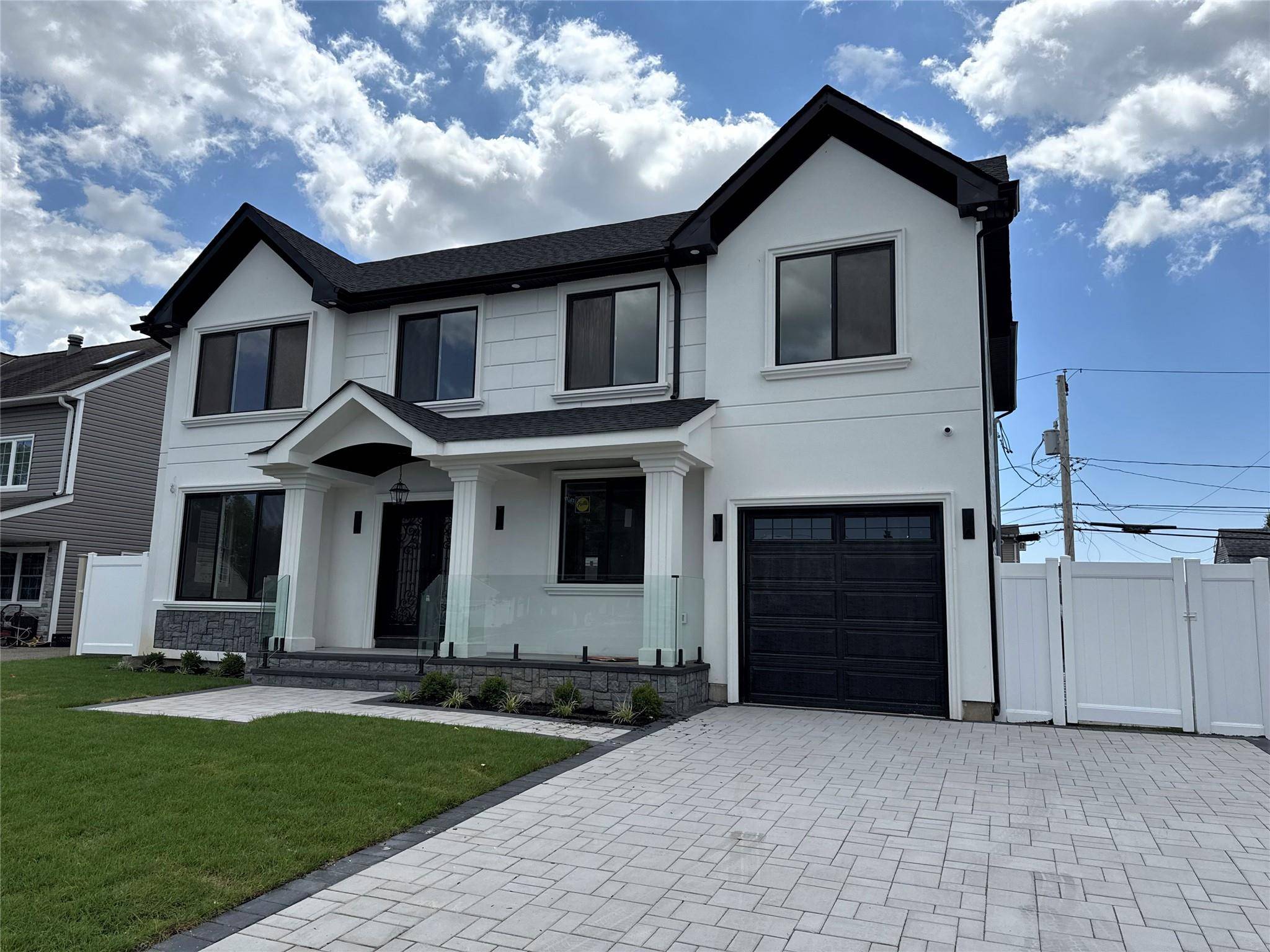 Levittown, NY 11756,20 Baker LN