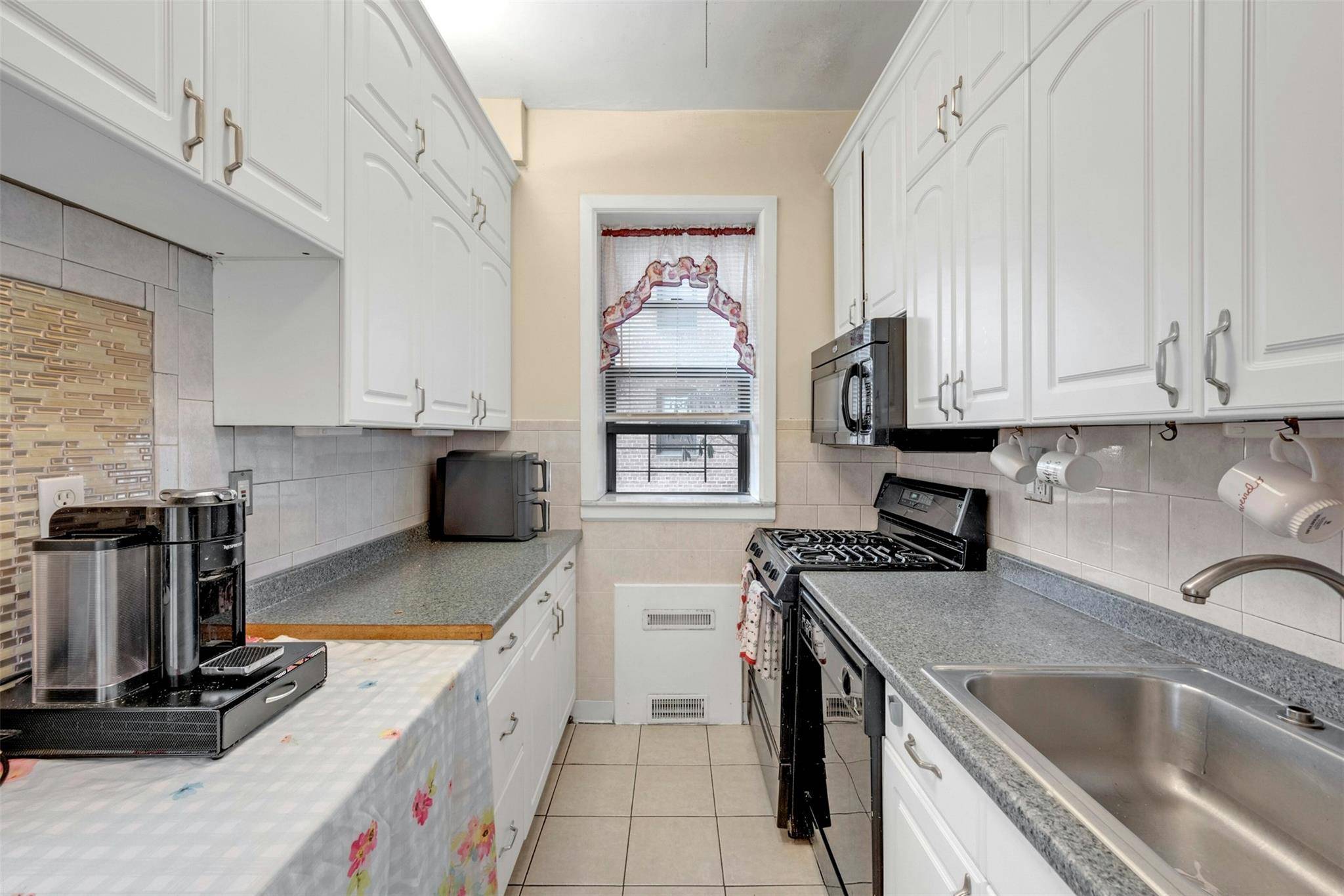 New Rochelle, NY 10805,640 Pelham #1F