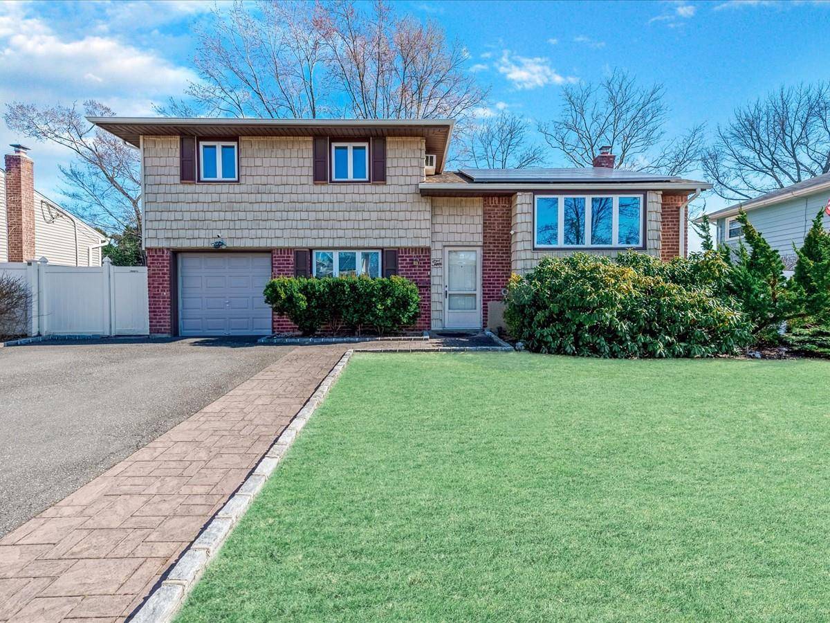 Old Bethpage, NY 11804,10 John DR