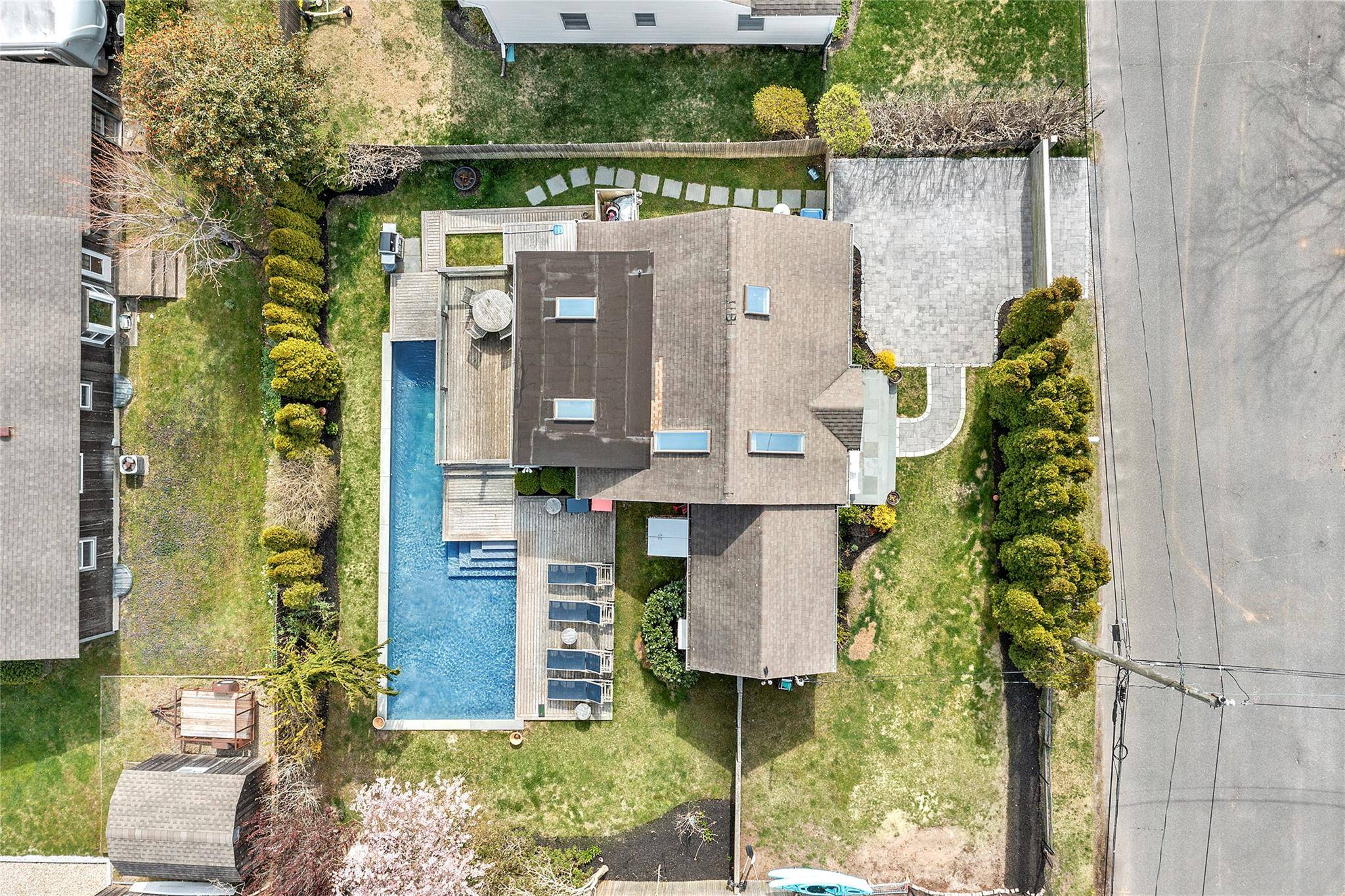 Hampton Bays, NY 11946,8 Elder AVE