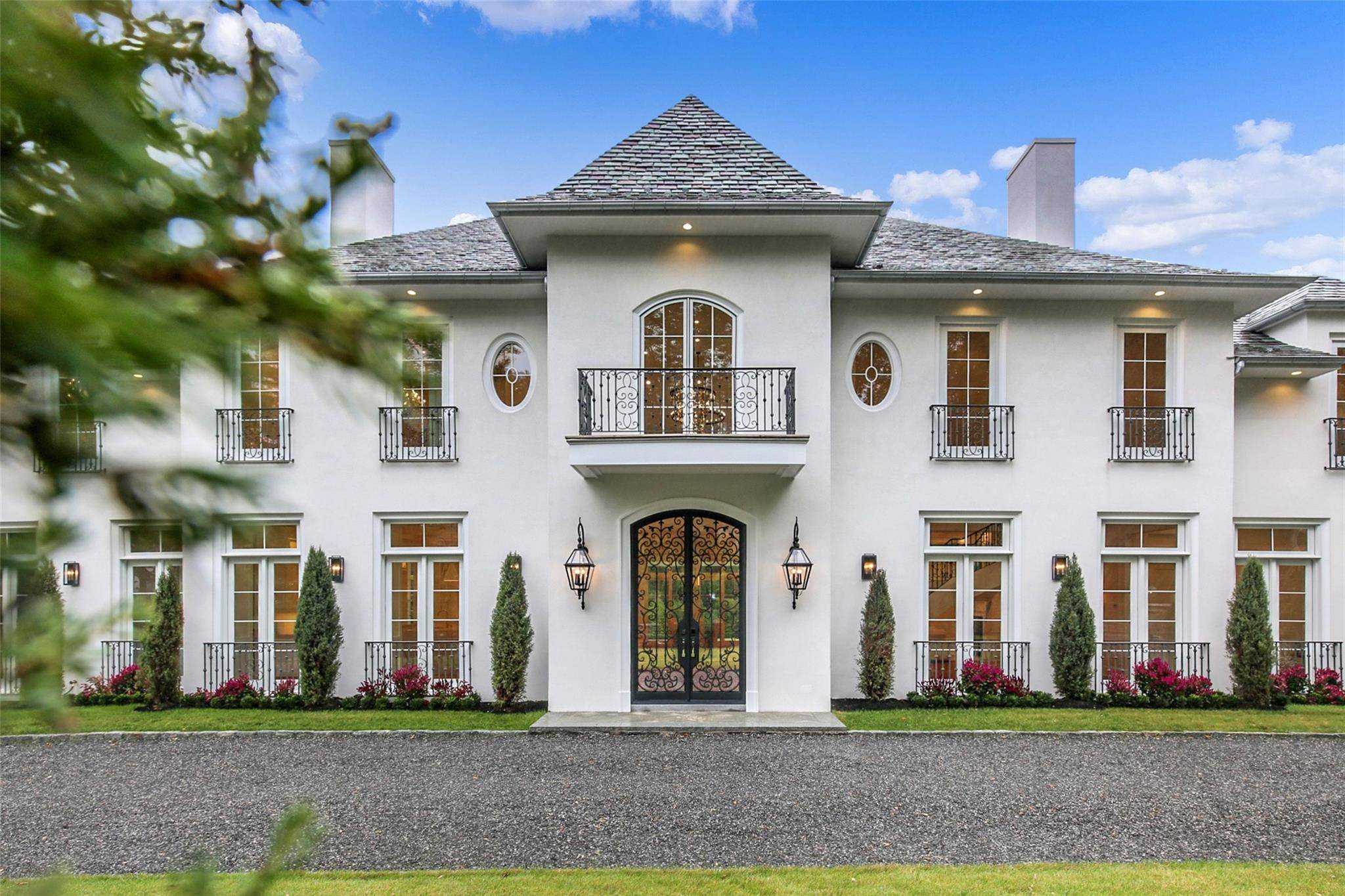 Bronxville, NY 10708,7 Carlton RD