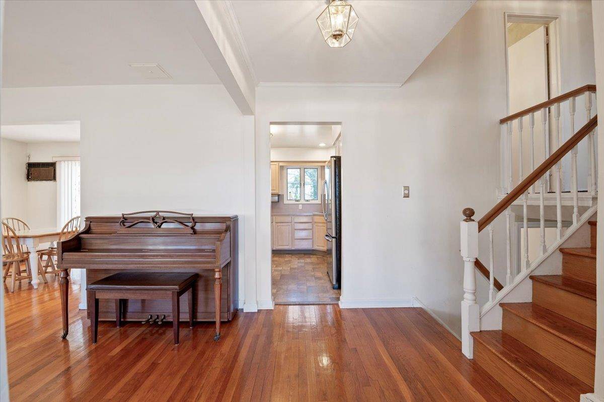 Bethpage, NY 11714,64 Caffrey AVE