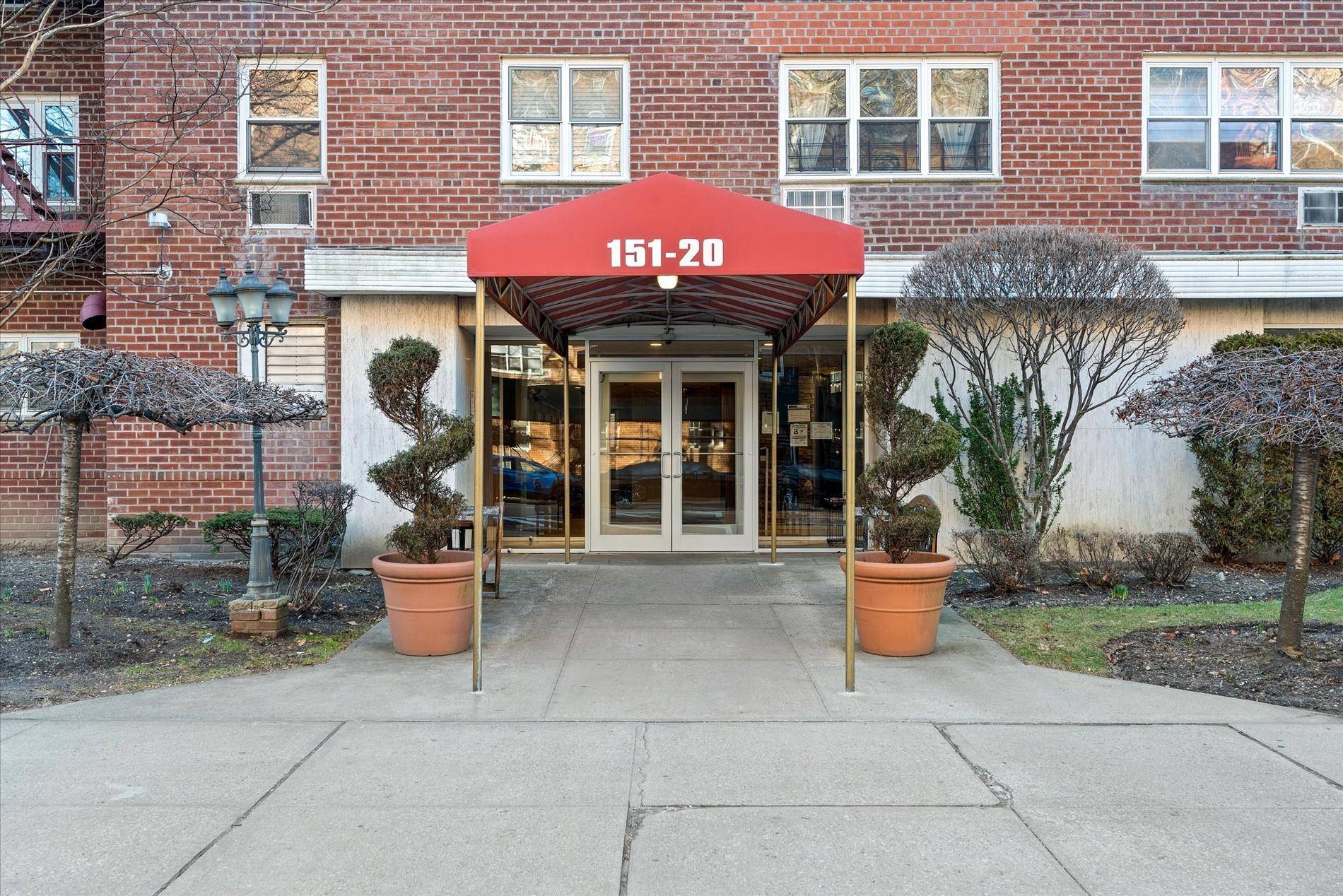 Howard Beach, NY 11414,151-20 88th ST #5M