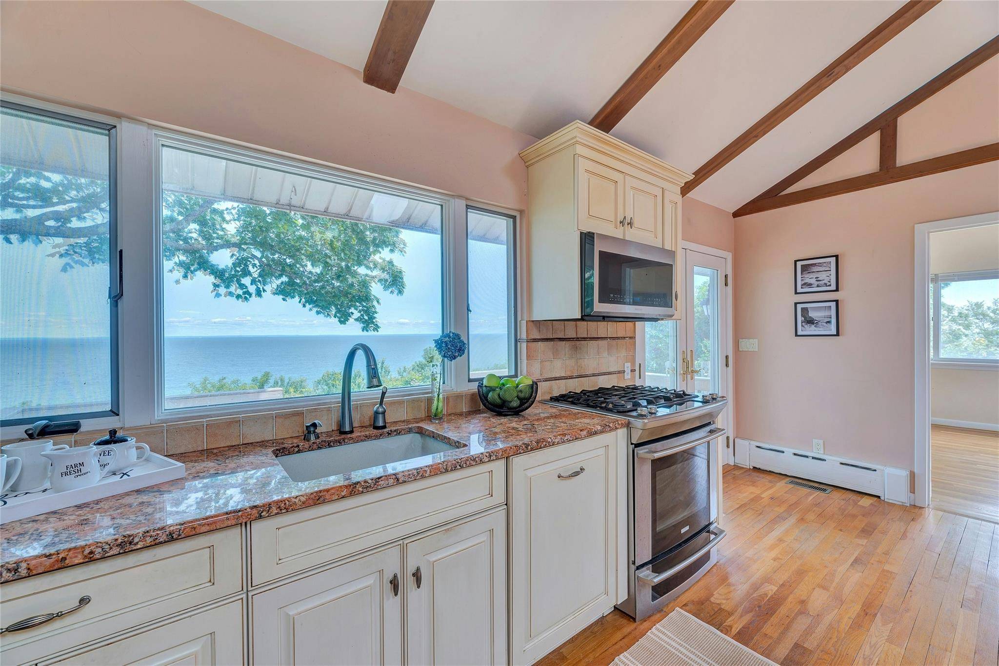 Baiting Hollow, NY 11901,48 Crows Nest DR