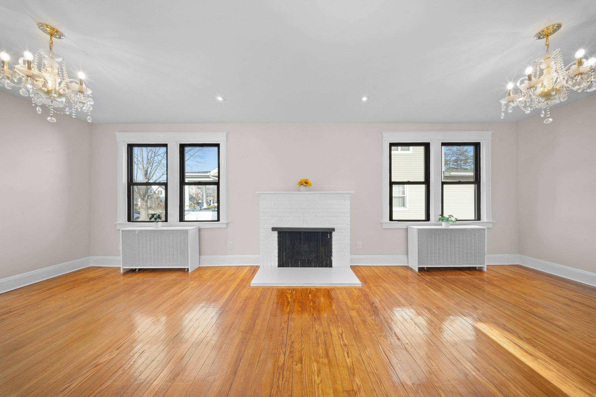 Mineola, NY 11501,213 Pomander RD
