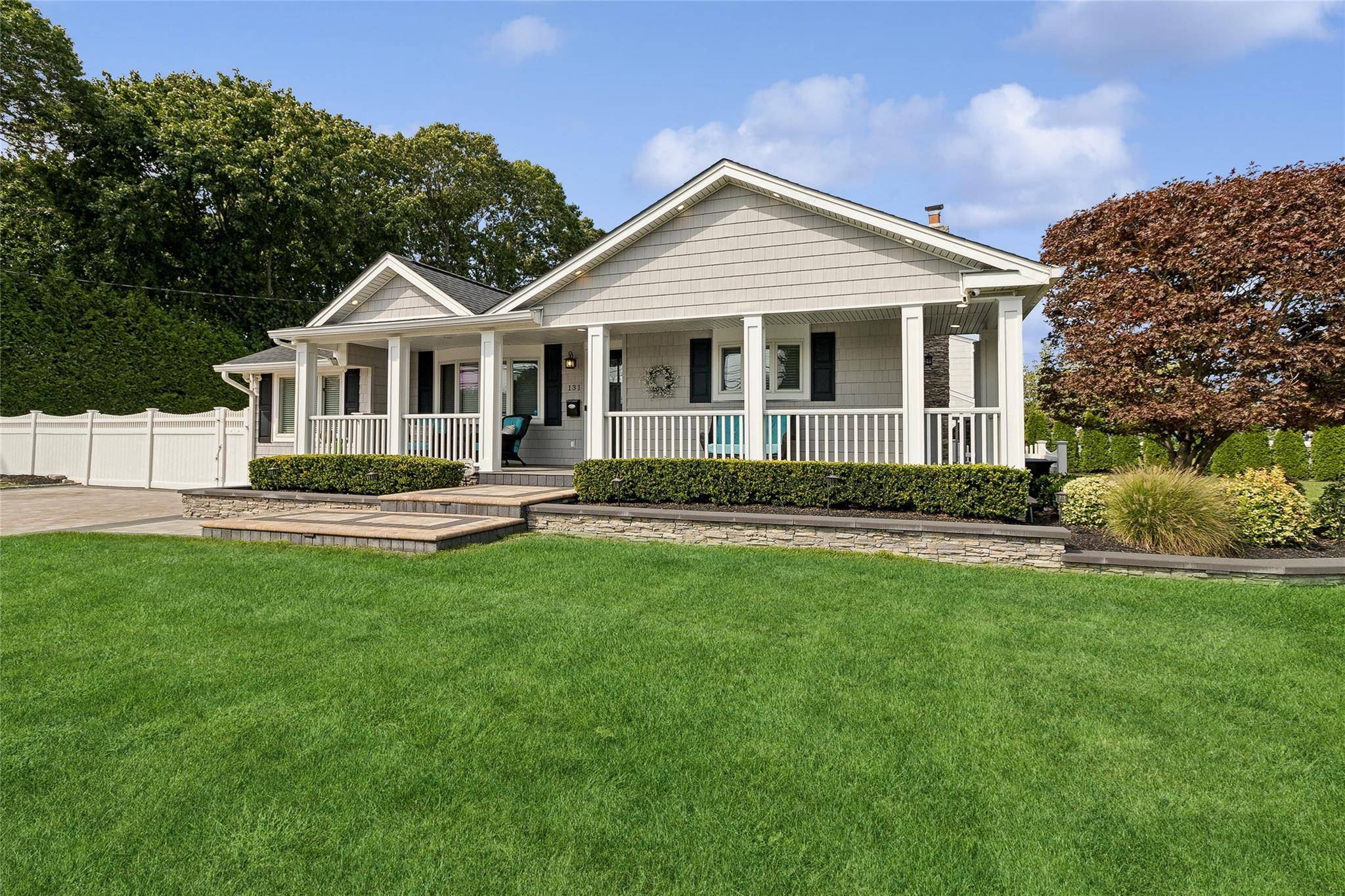 West Sayville, NY 11796,131 Brook ST