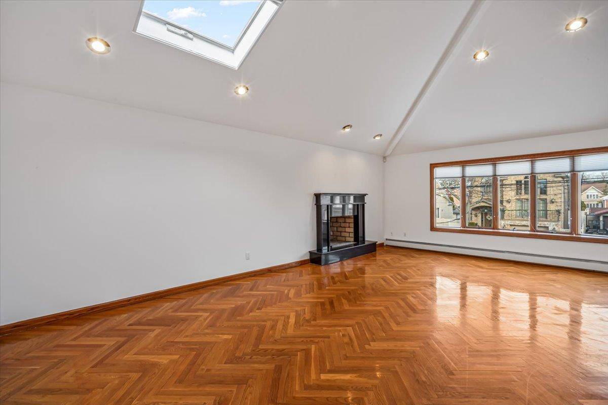 Beechhurst, NY 11357,157-44 12th AVE