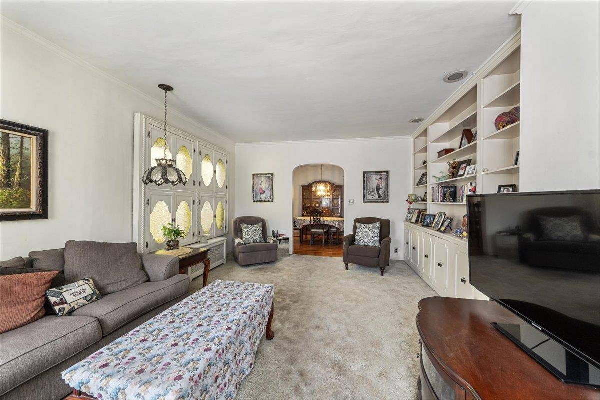 Bronx, NY 10461,1940 Hone AVE